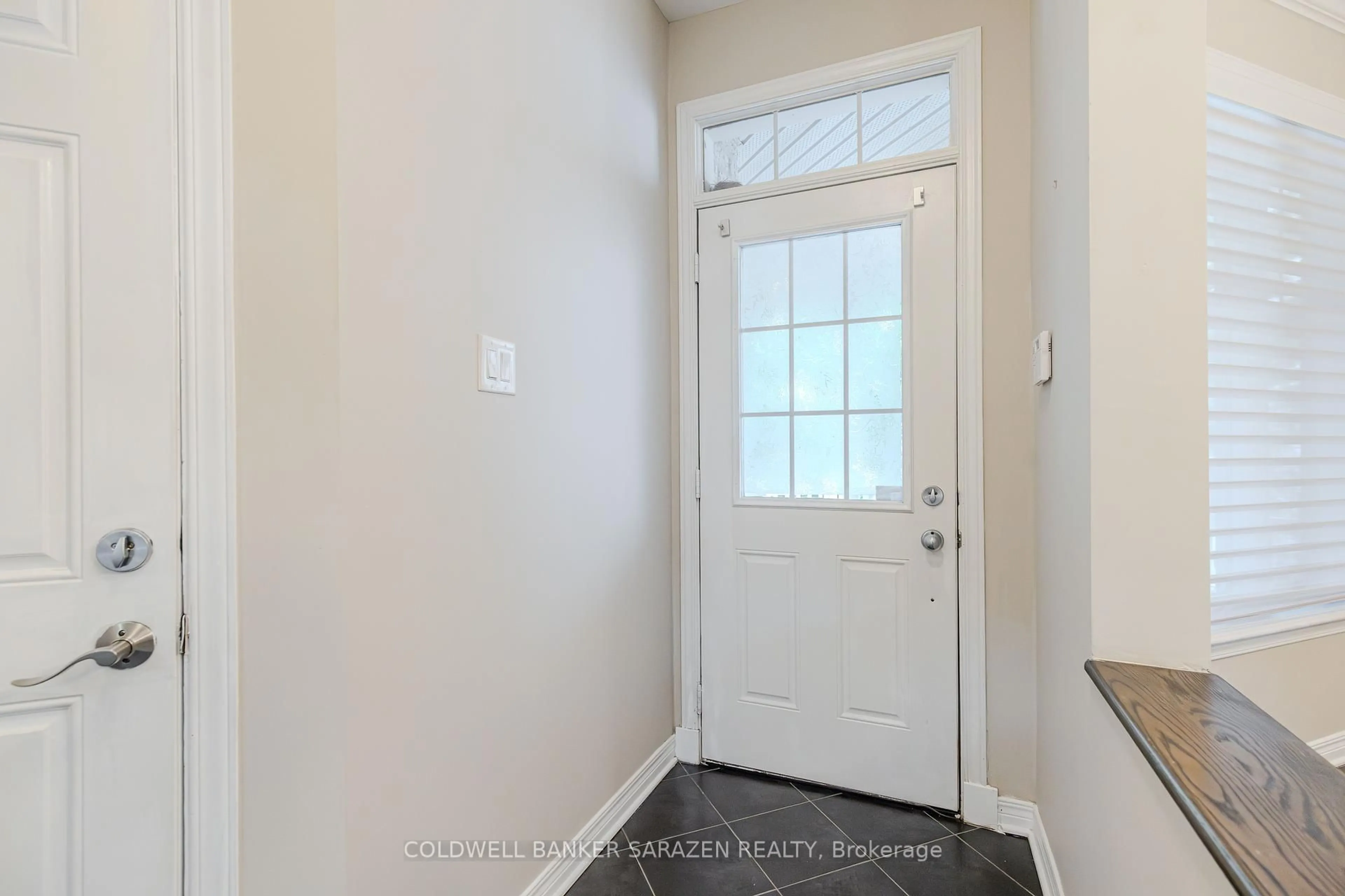 Indoor entryway for 167 Keyrock Dr, Ottawa Ontario K2T 0A8