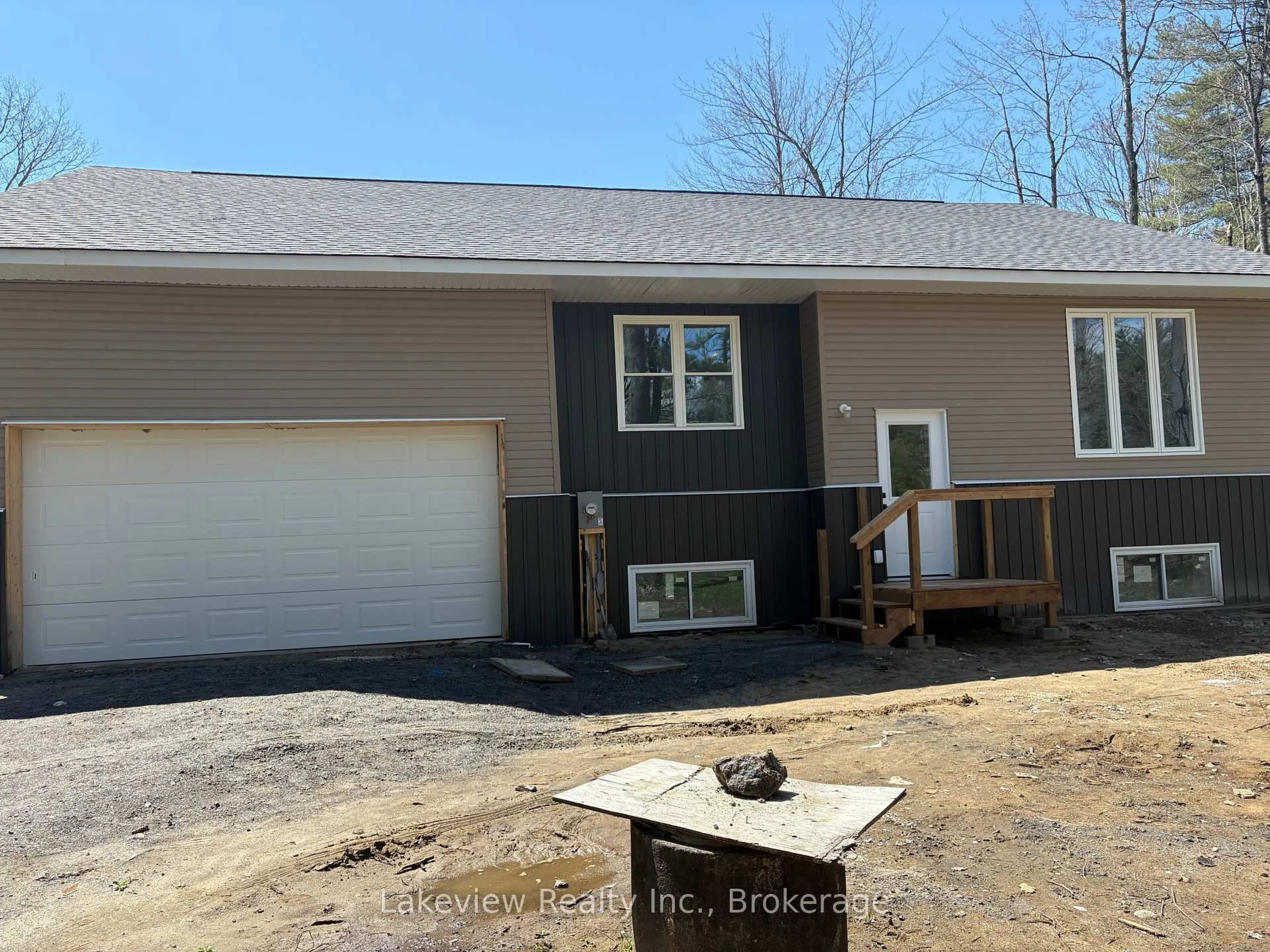 Home with vinyl exterior material, unknown for 1078 South Kahshe Lake Rd, Gravenhurst Ontario P0E 1G0