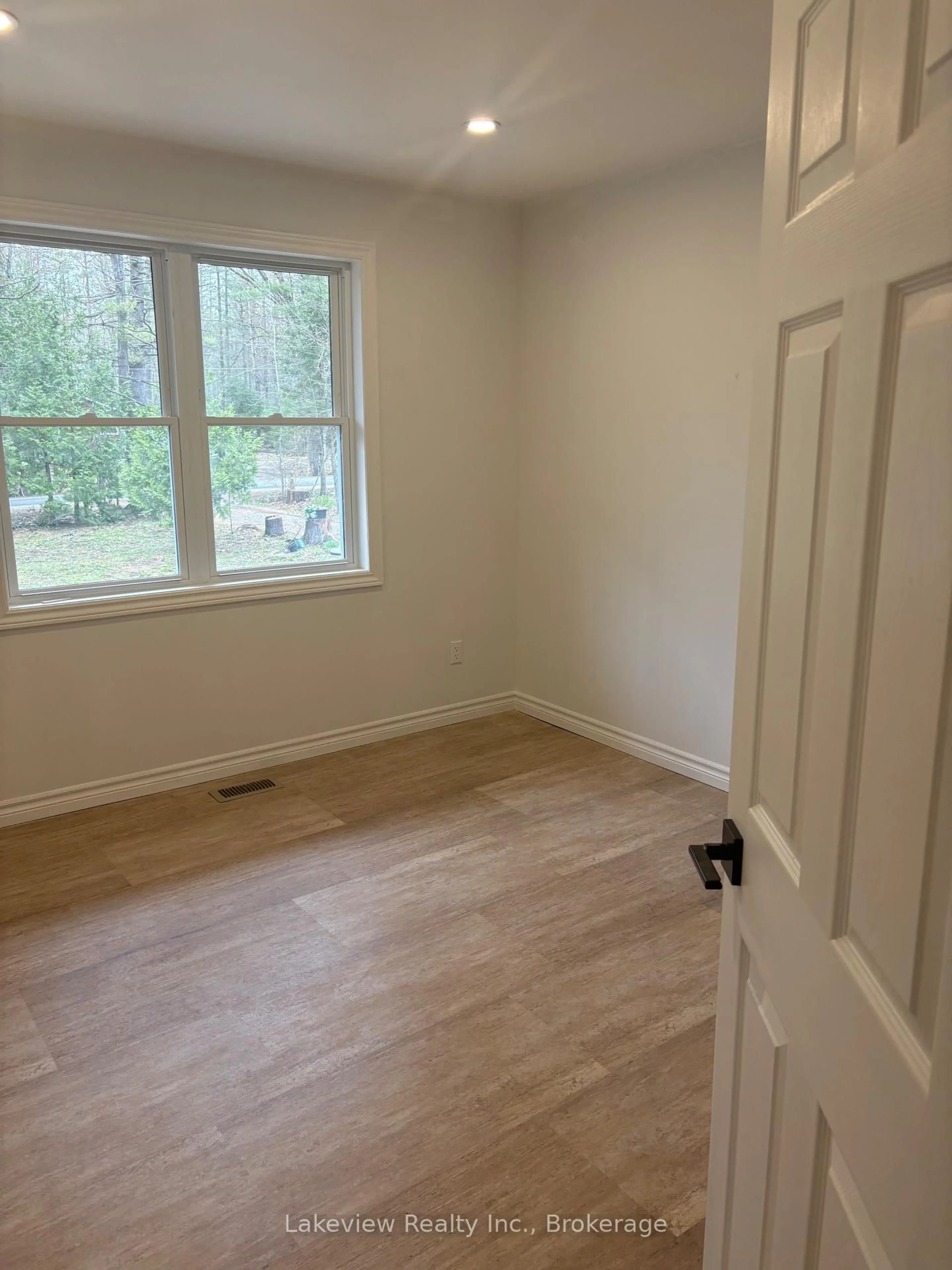 A pic of a room for 1078 South Kahshe Lake Rd, Gravenhurst Ontario P0E 1G0
