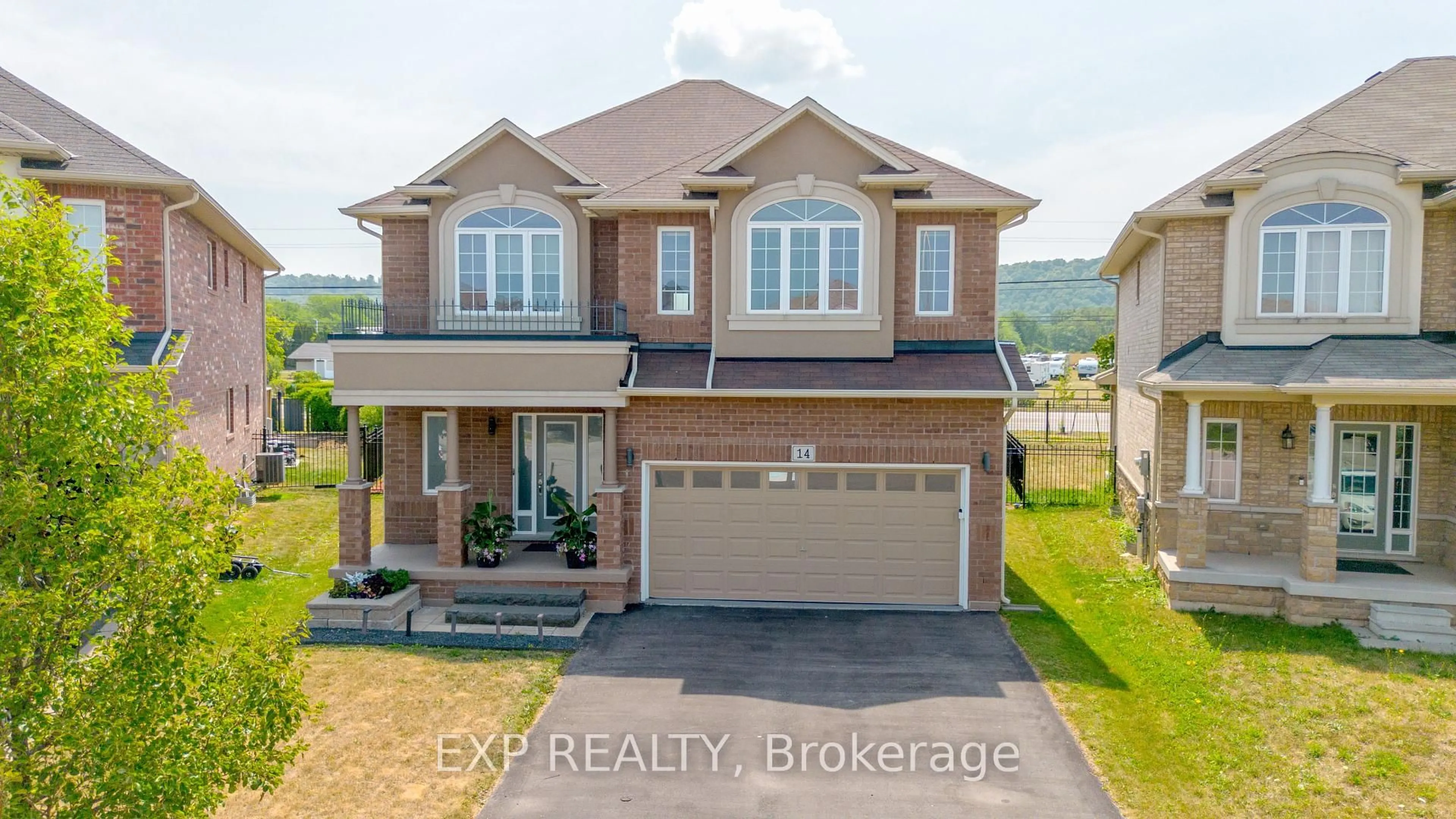 A pic from outside/outdoor area/front of a property/back of a property/a pic from drone, water/lake/river/ocean view for 14 Carpenter Crt, Grimsby Ontario L3M 0E3