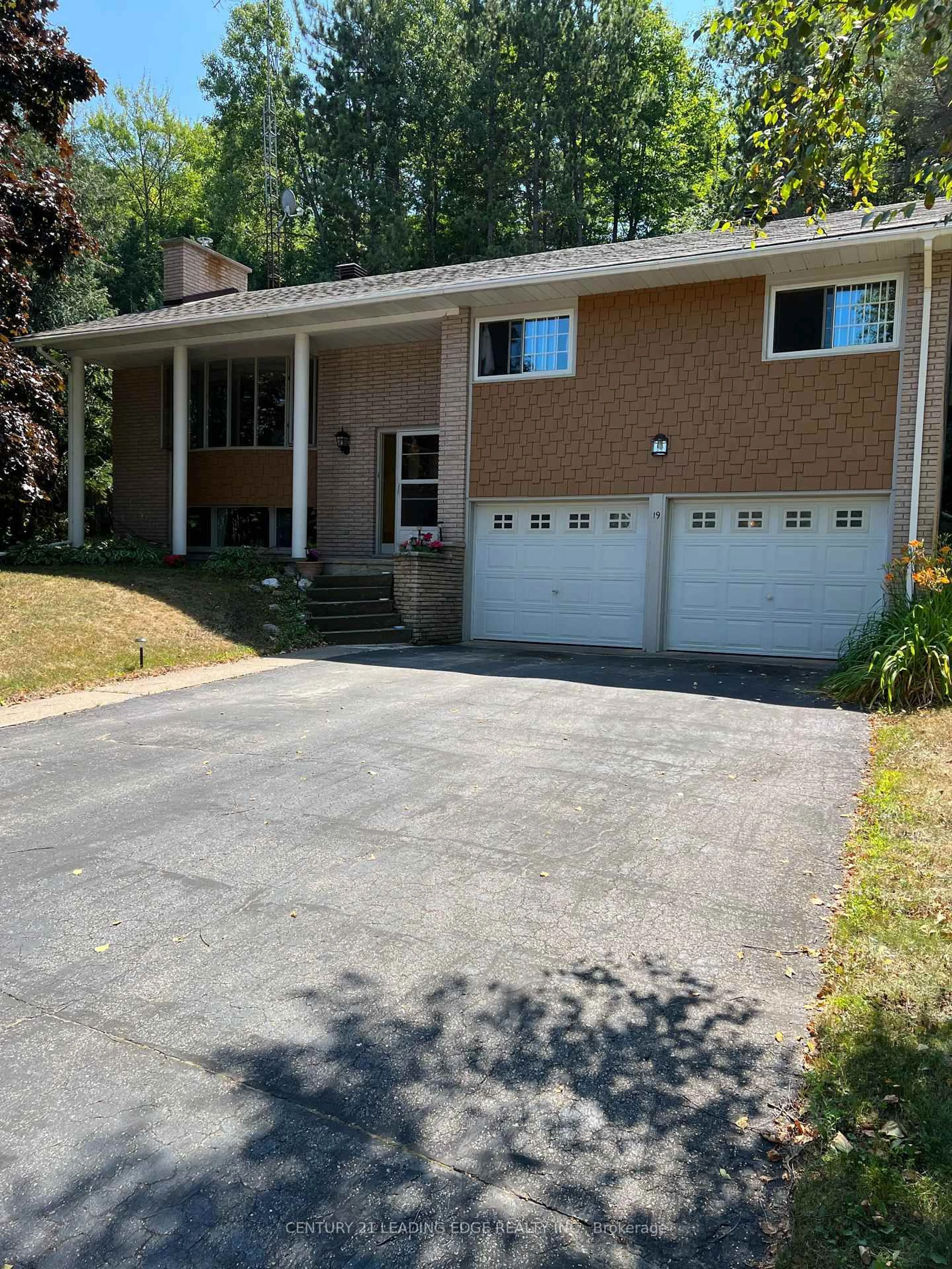 Home with vinyl exterior material, street for 19 FOREST HILL Rd, Bancroft Ontario K0L 1C0