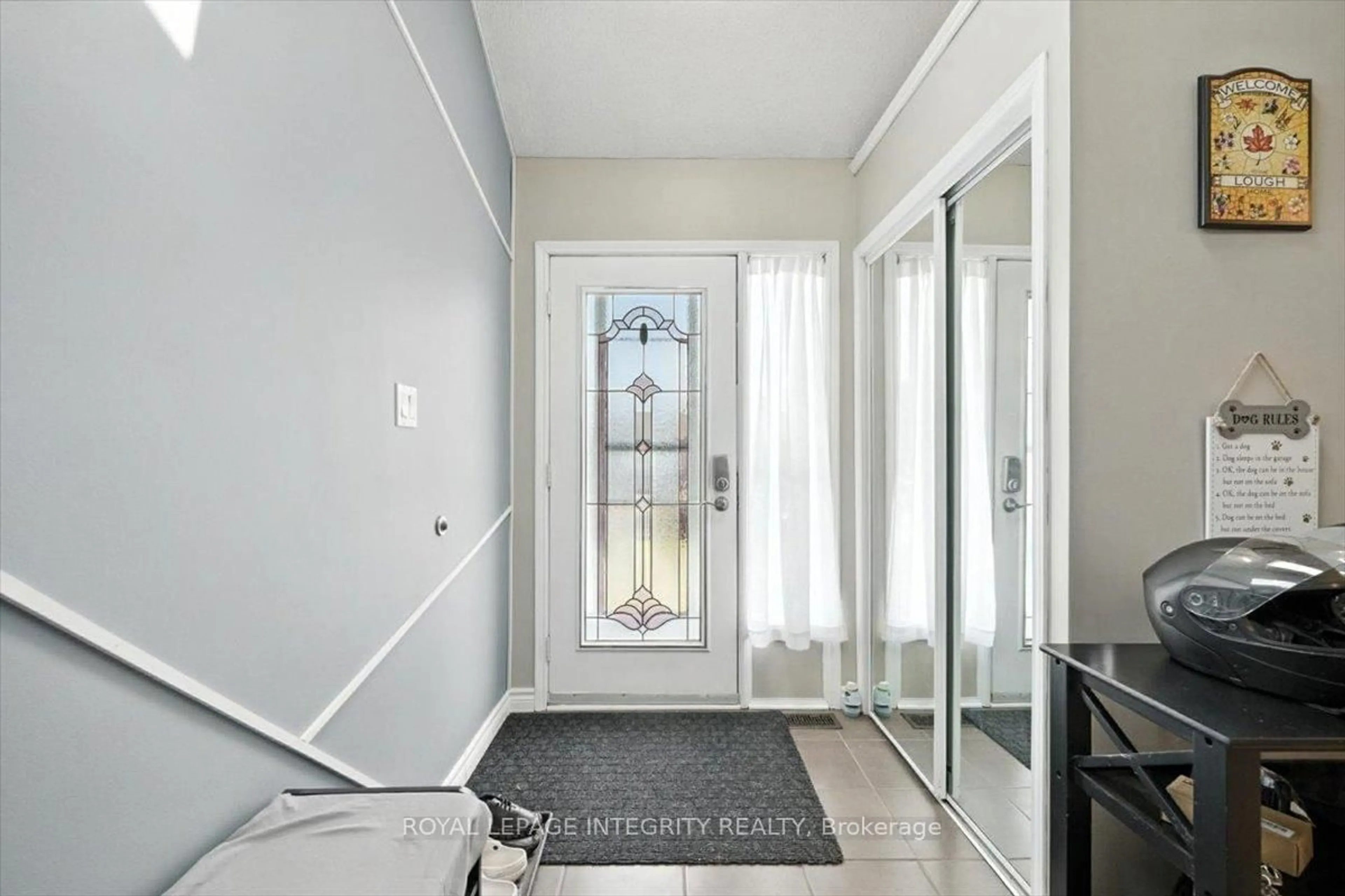 Indoor entryway for 51 Marcel St, Russell Ontario K0A 1W0