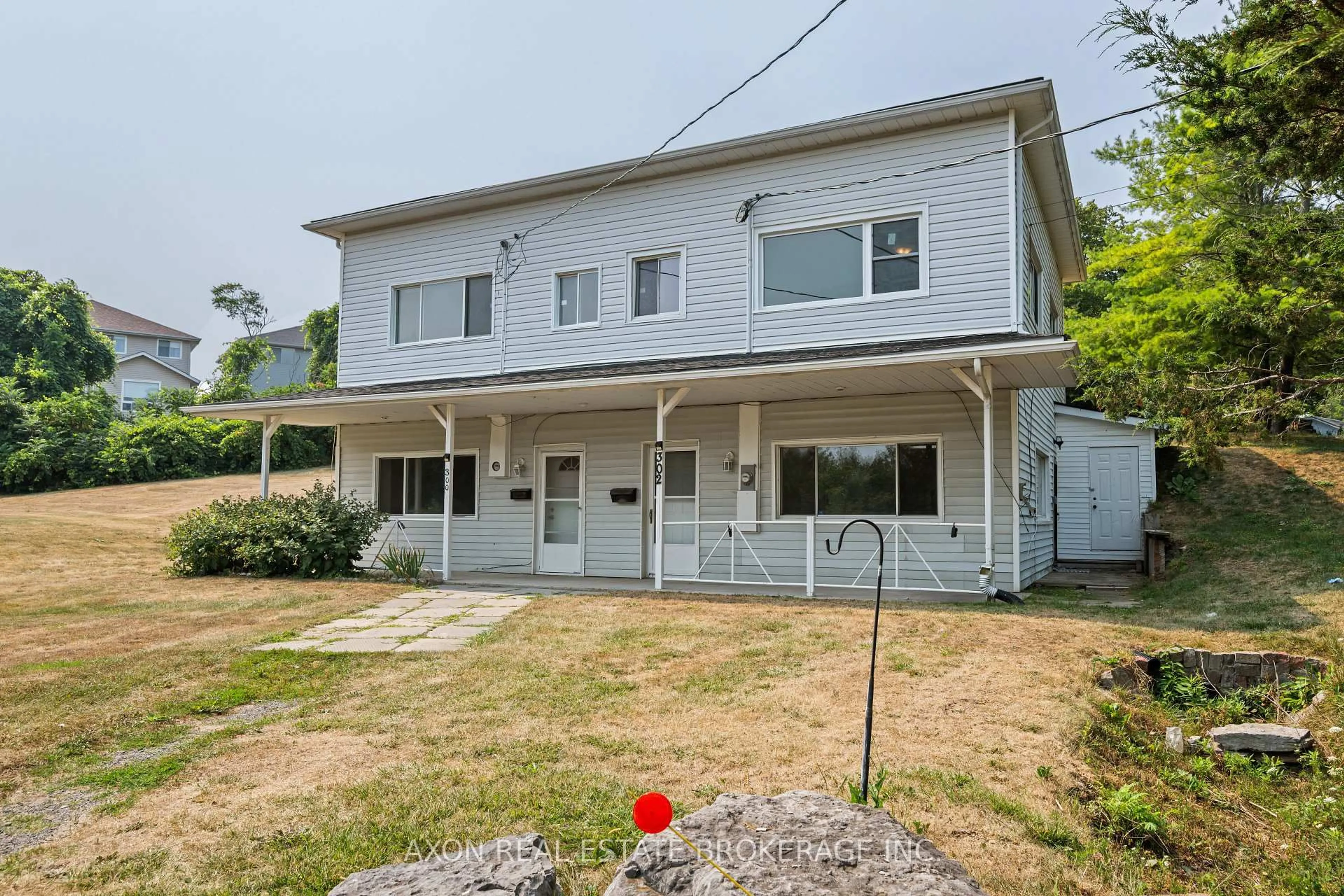 A pic from outside/outdoor area/front of a property/back of a property/a pic from drone, building for 300-302 Coronation Blvd, Amherstview Ontario K7M 5P9