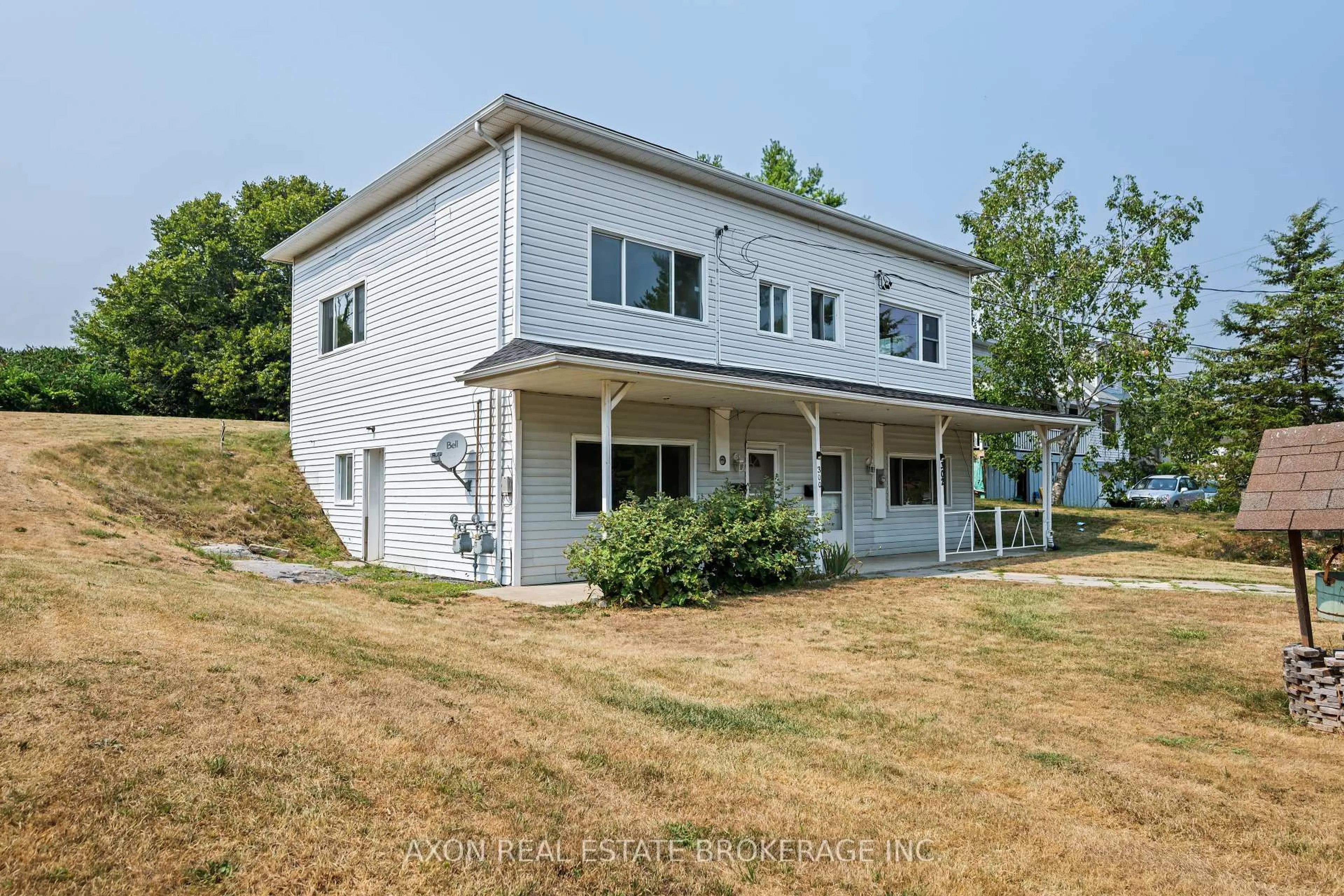 Home with vinyl exterior material, unknown for 300-302 Coronation Blvd, Amherstview Ontario K7M 5P9