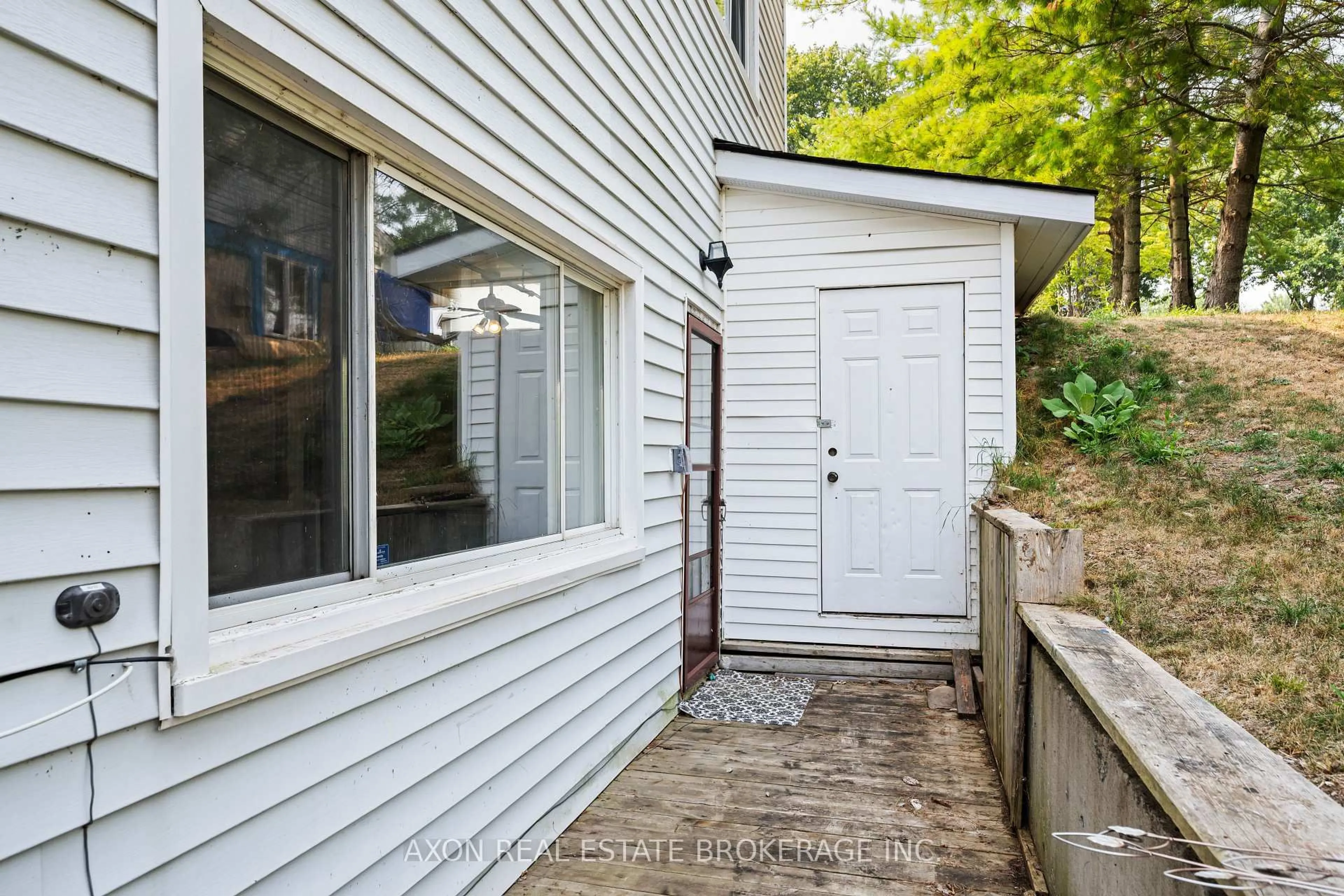 Unknown for 300-302 Coronation Blvd, Amherstview Ontario K7M 5P9