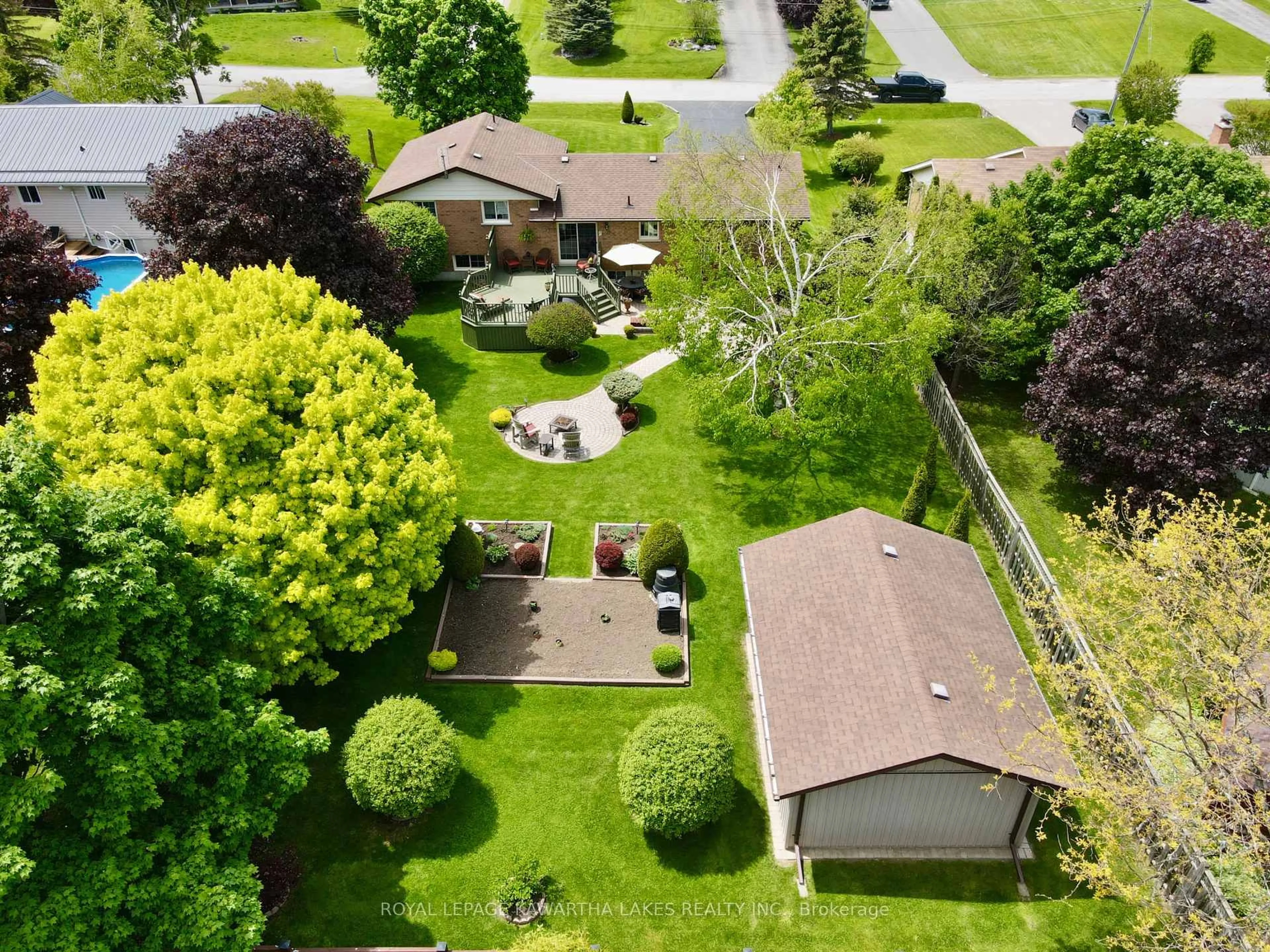 A pic from outside/outdoor area/front of a property/back of a property/a pic from drone, street for 30 Grant Dr, Kawartha Lakes Ontario K0M 2M0