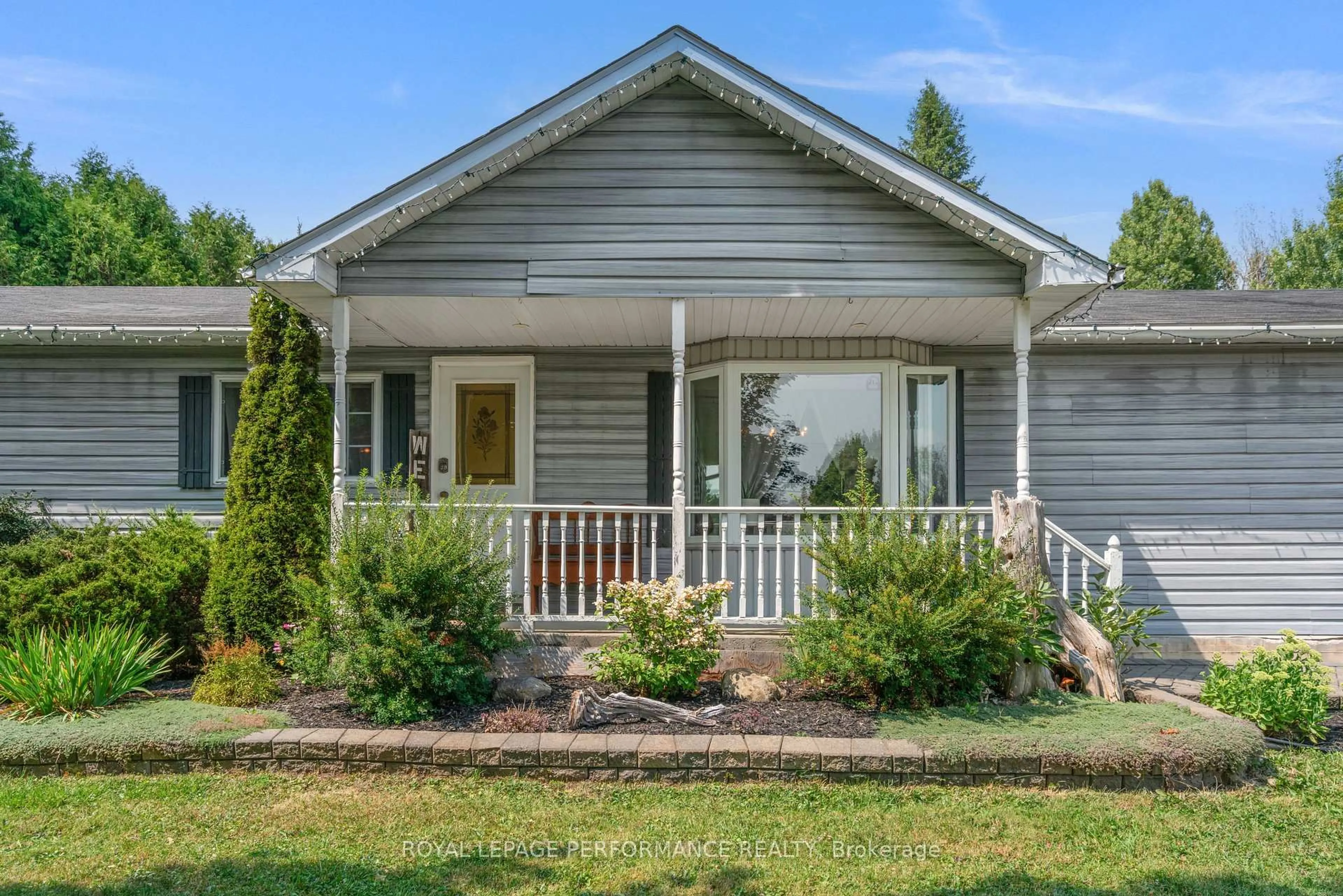 Home with vinyl exterior material, street for 20273 Kenyon Concession 5 Rd Rd, North Glengarry Ontario K0C 1A0
