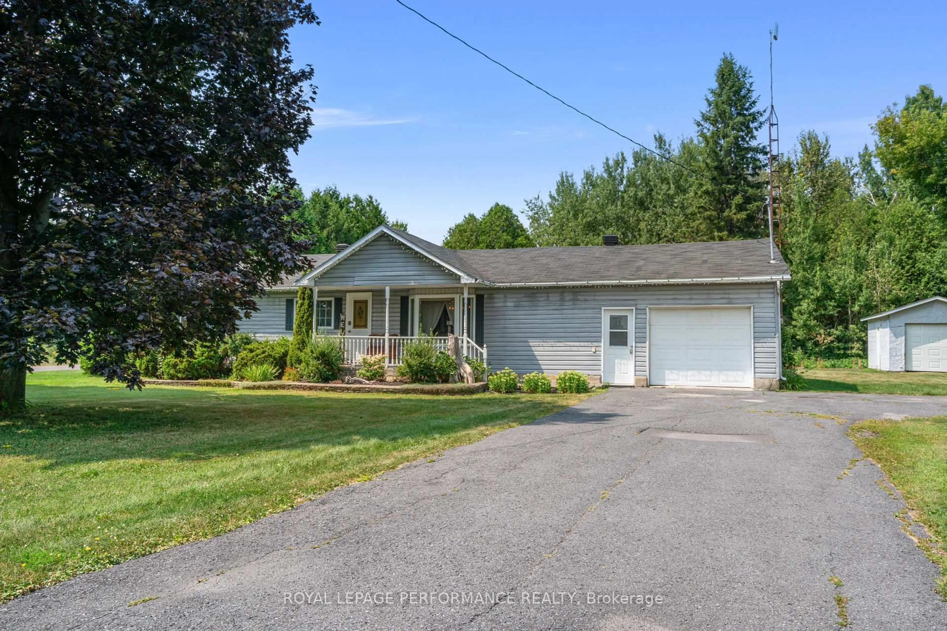 A pic from outside/outdoor area/front of a property/back of a property/a pic from drone, street for 20273 Kenyon Concession 5 Rd Rd, North Glengarry Ontario K0C 1A0