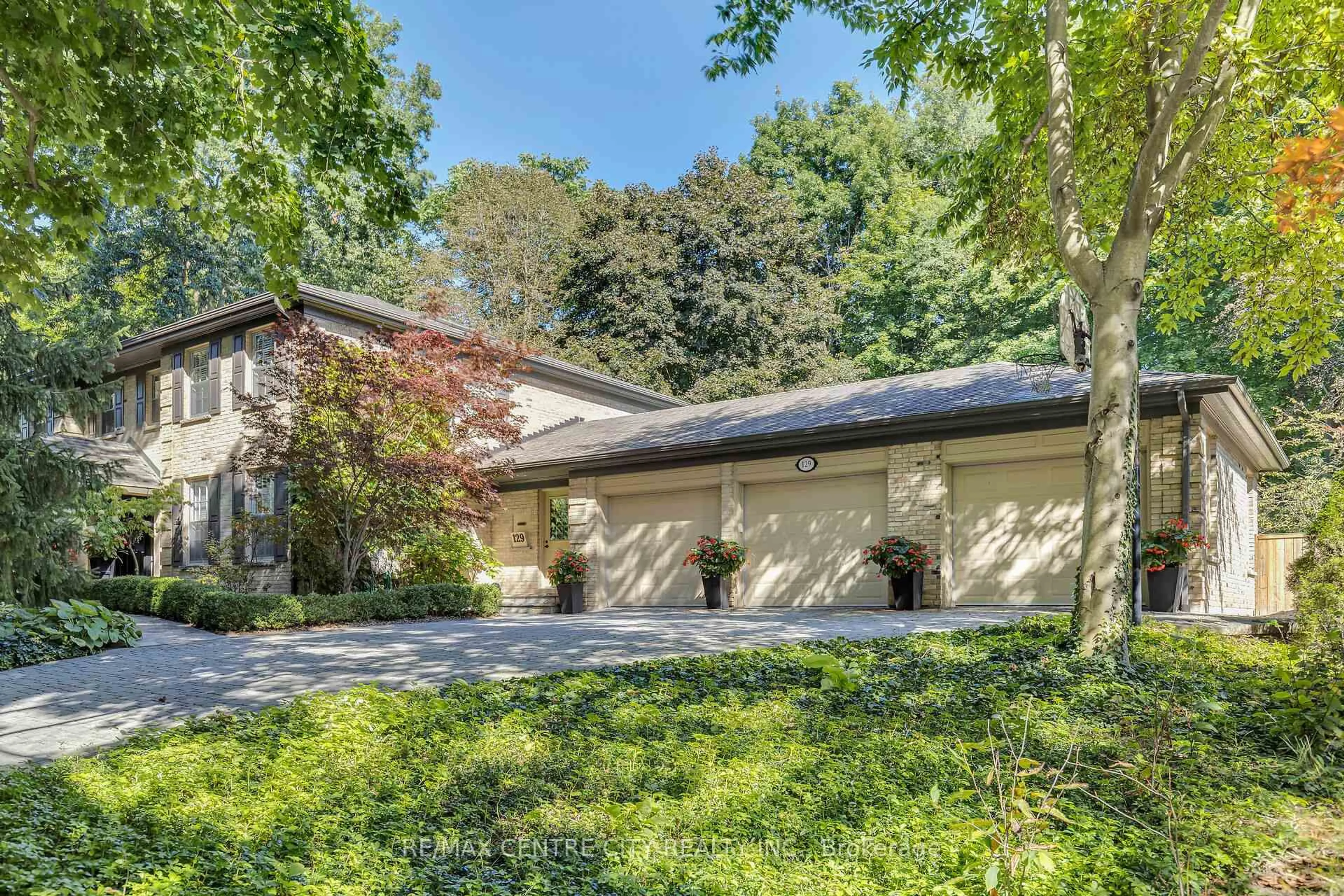 Unknown for 129 Wychwood Pl, London North Ontario N6G 1S7