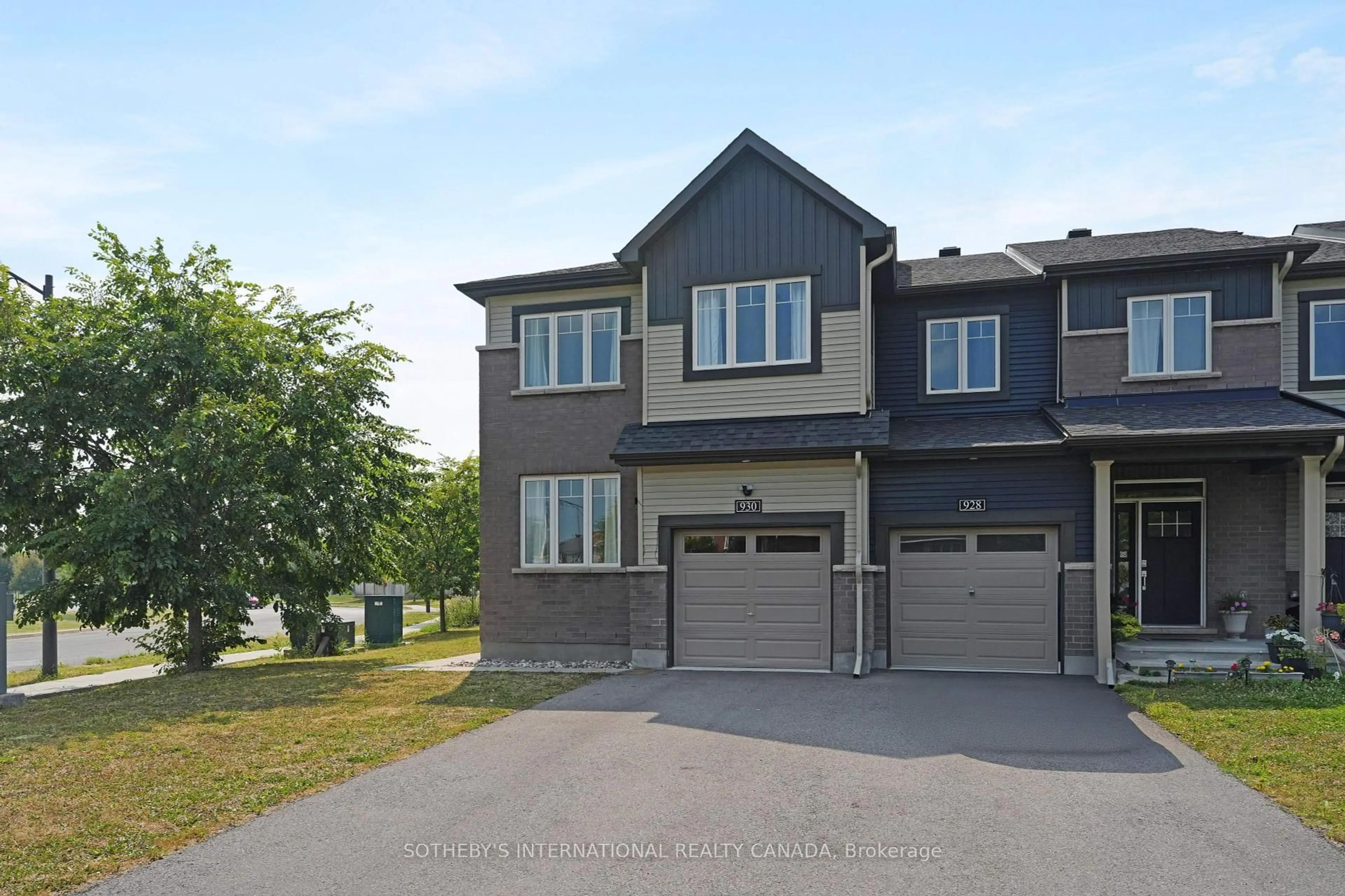 Unknown for 930 Serrano St, Ottawa Ontario K4A 5L4