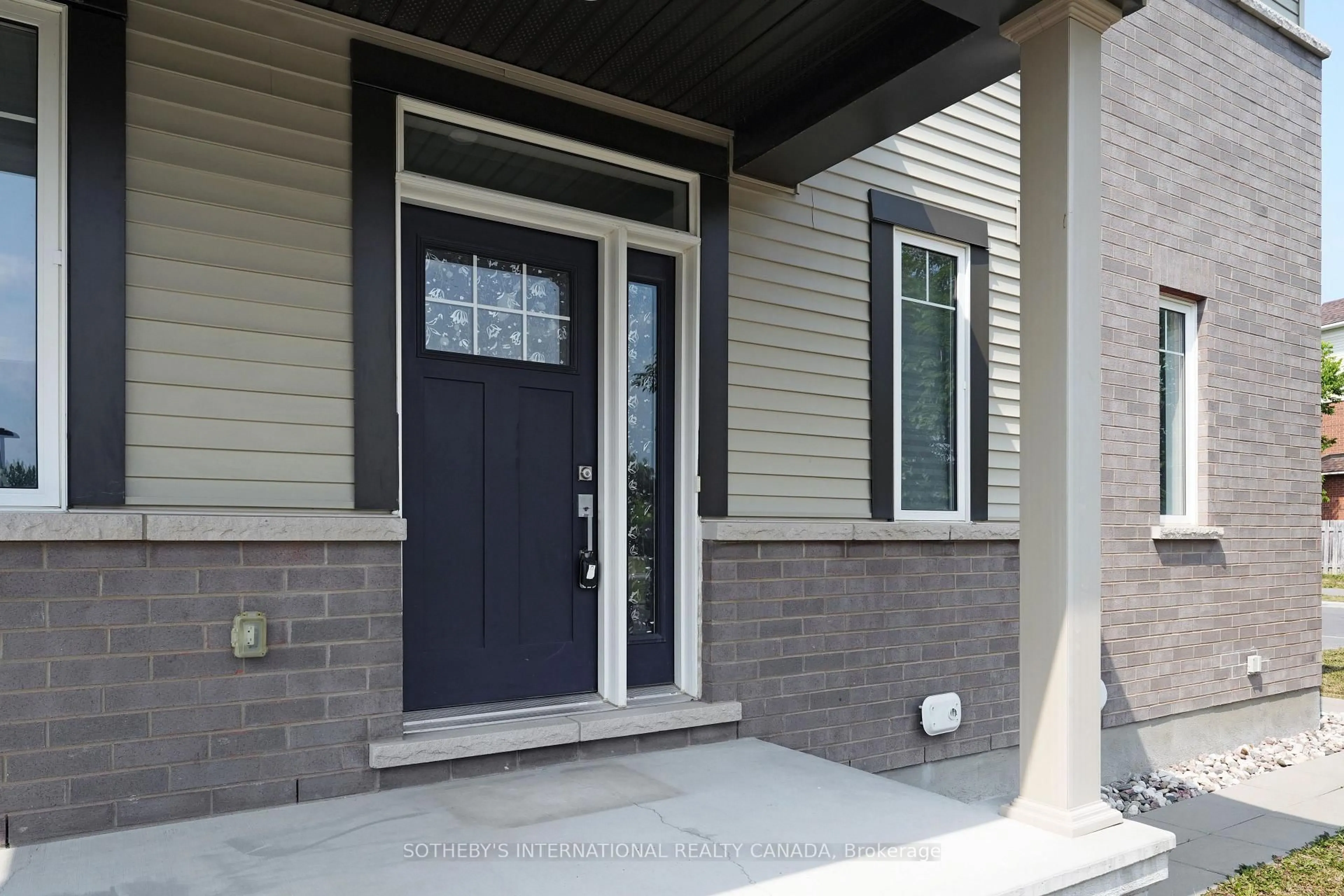 Unknown for 930 Serrano St, Ottawa Ontario K4A 5L4
