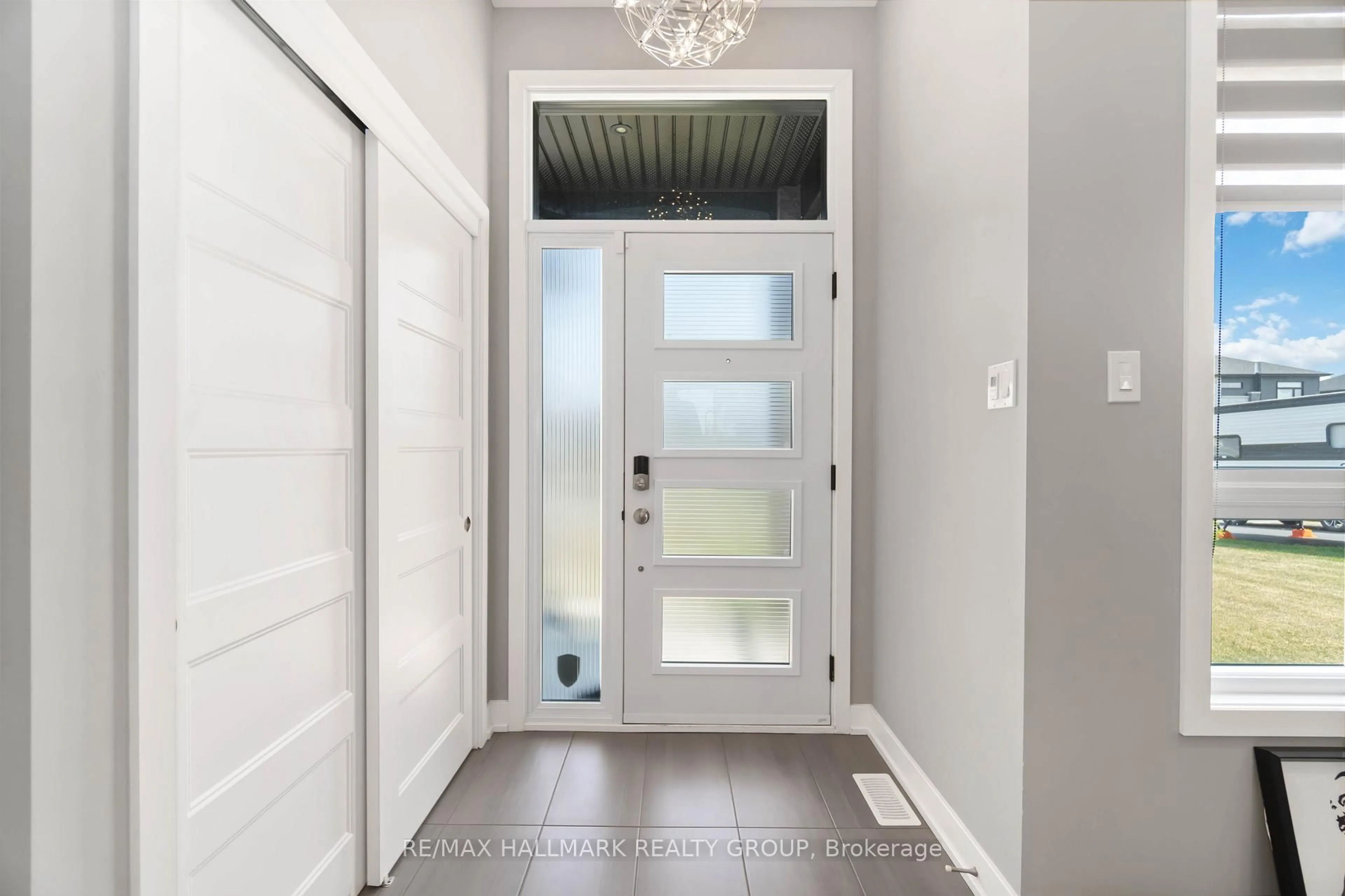 Indoor entryway for 184 Bordeau St, Alfred and Plantagenet Ontario K0A 3K0