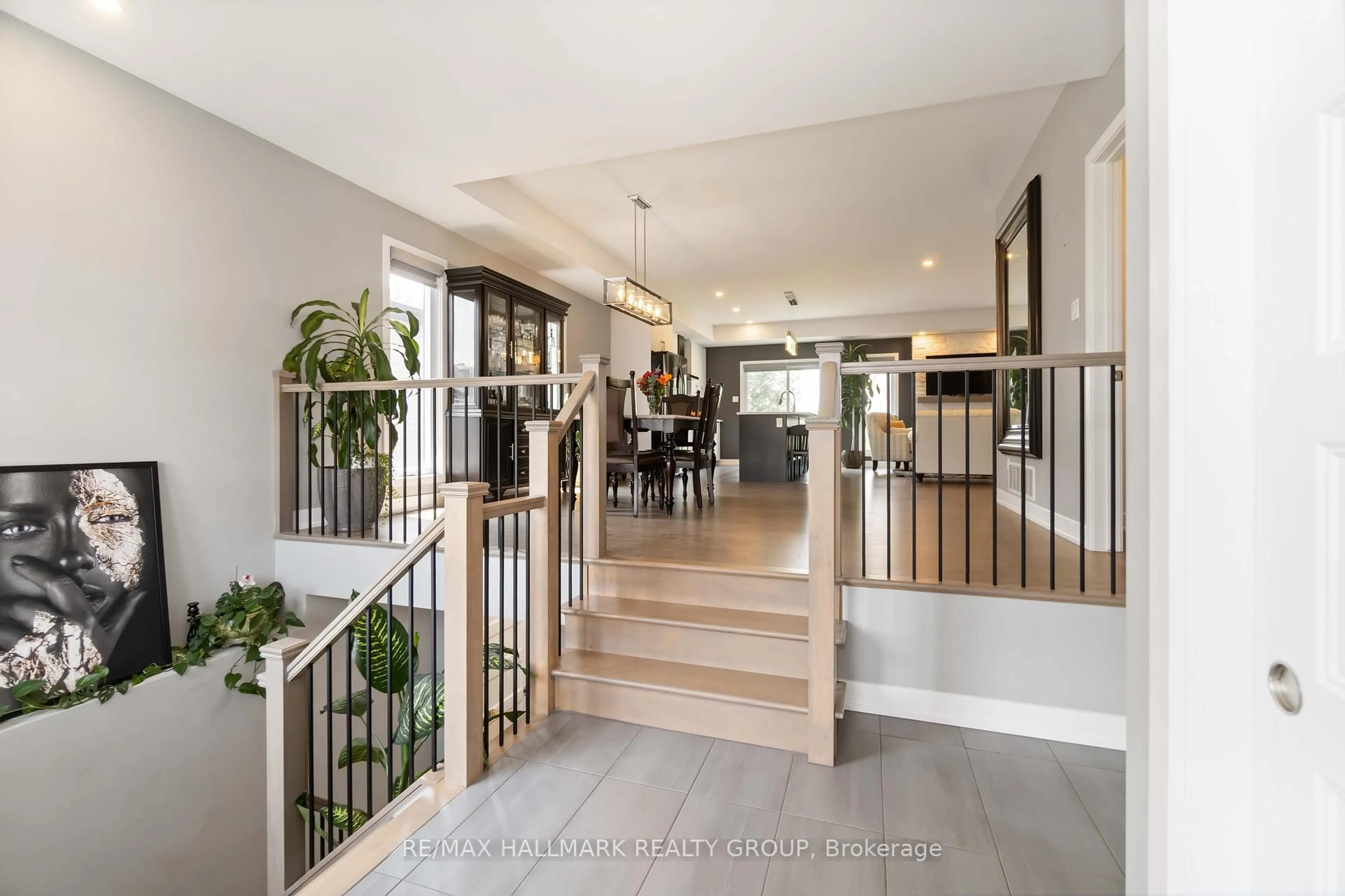 Indoor entryway for 184 Bordeau St, Alfred and Plantagenet Ontario K0A 3K0