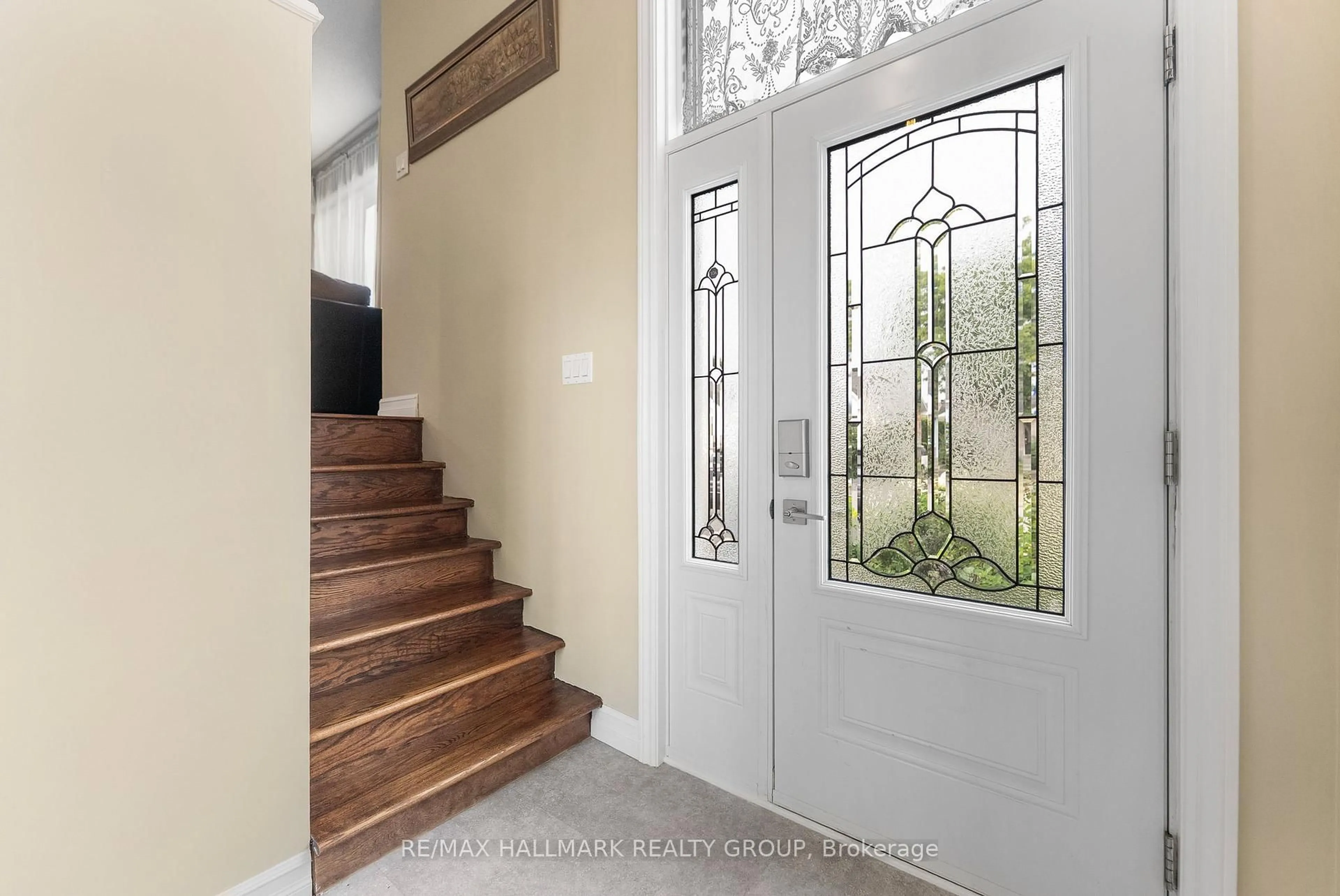 Indoor entryway for 455 Christine St, Hawkesbury Ontario K6A 3P7