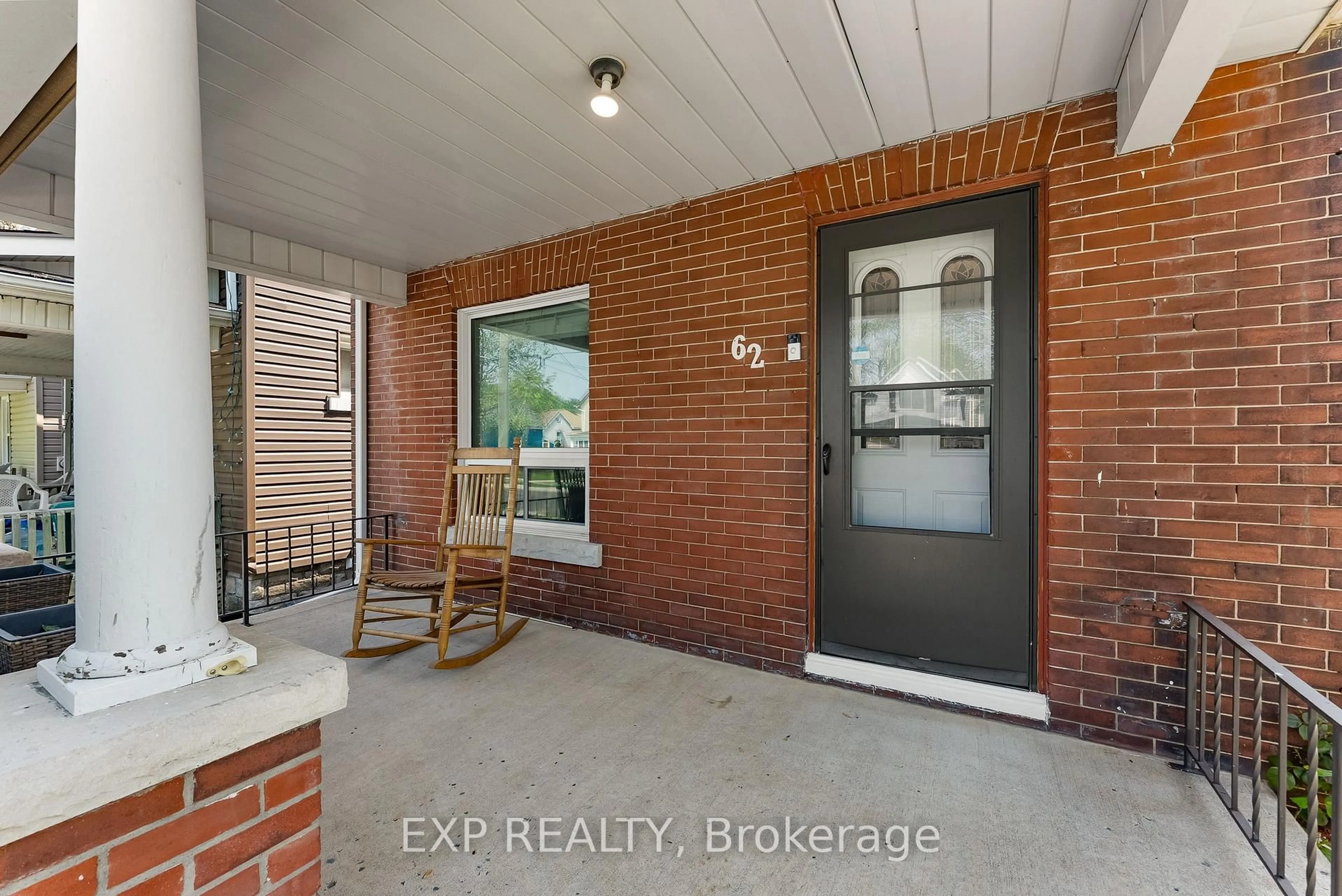 Indoor entryway for 62 Garner Ave, Welland Ontario L3B 2X9
