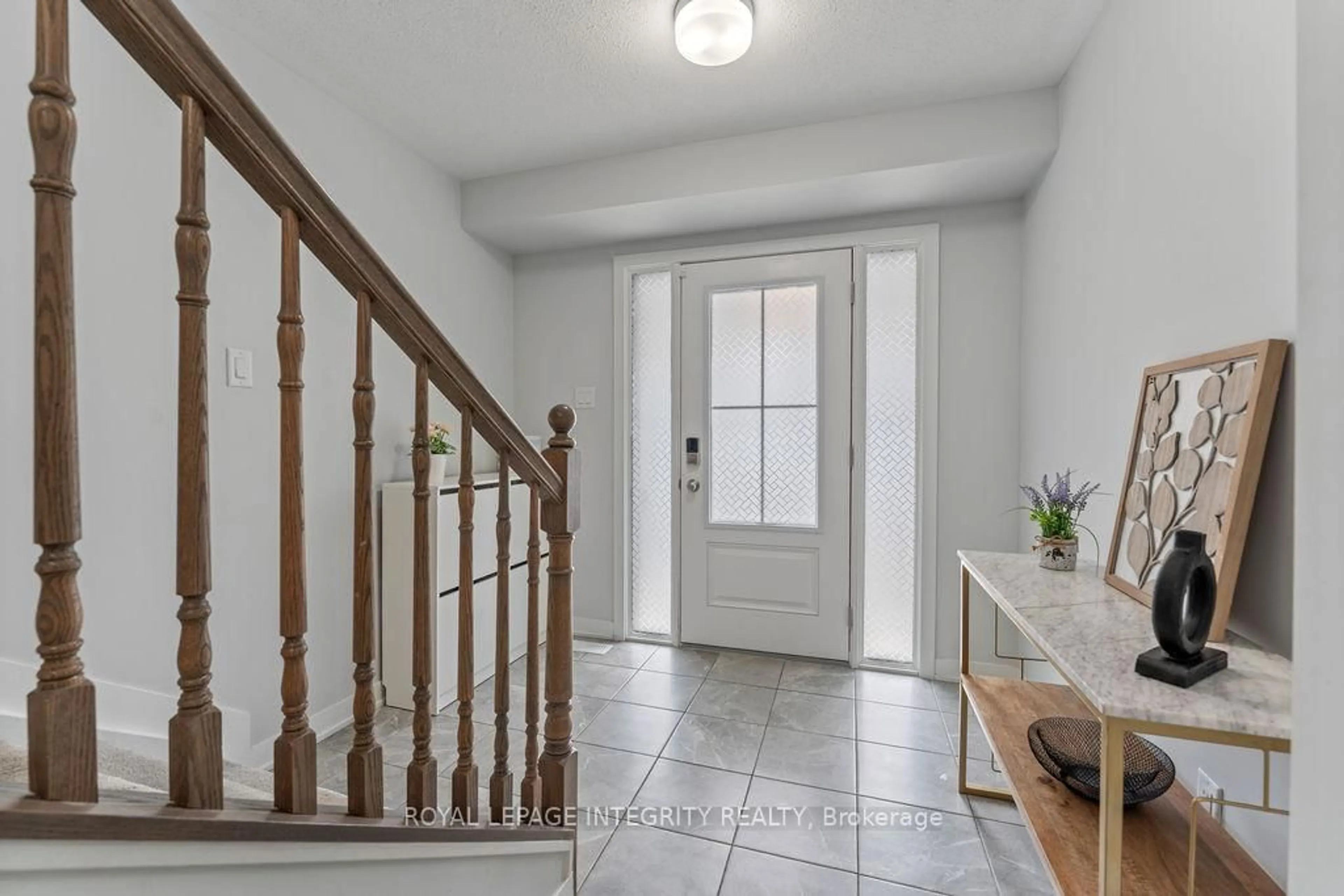 Indoor entryway for 911 Nova Private, Ottawa Ontario K2J 7B3