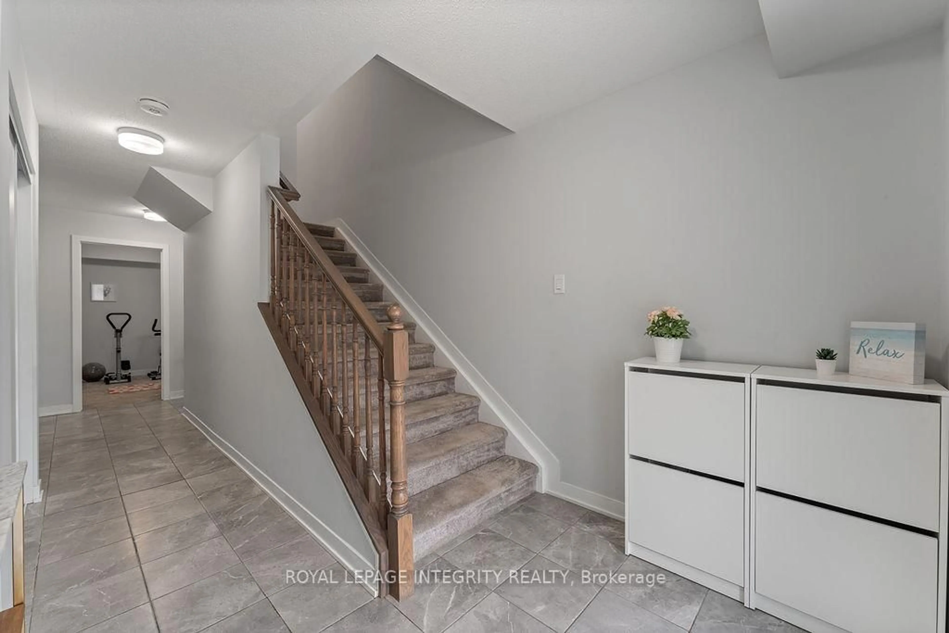 Indoor entryway for 911 Nova Private, Ottawa Ontario K2J 7B3