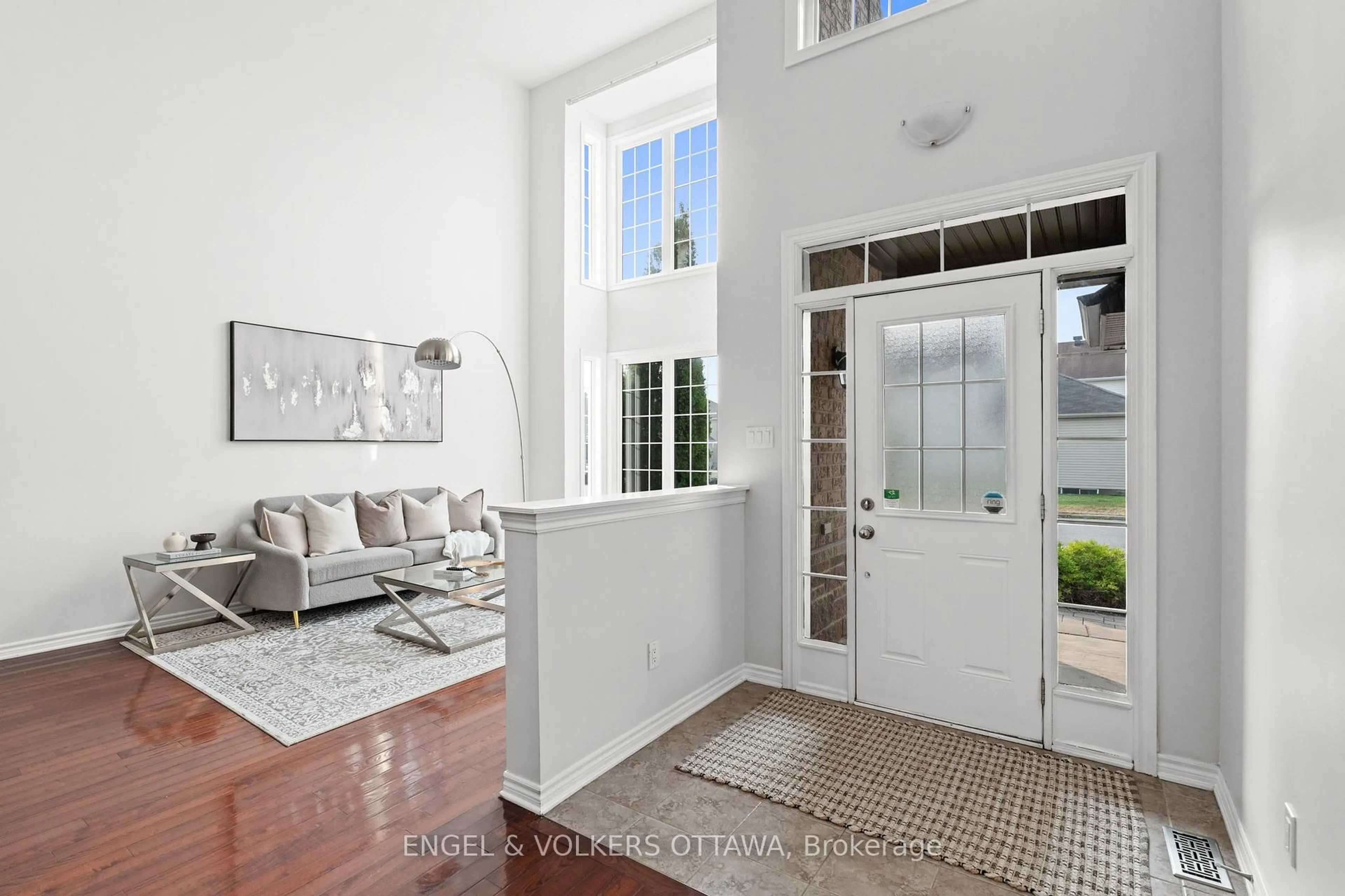 Indoor entryway for 531 Bretby Cres, Ottawa Ontario K2J 5P9