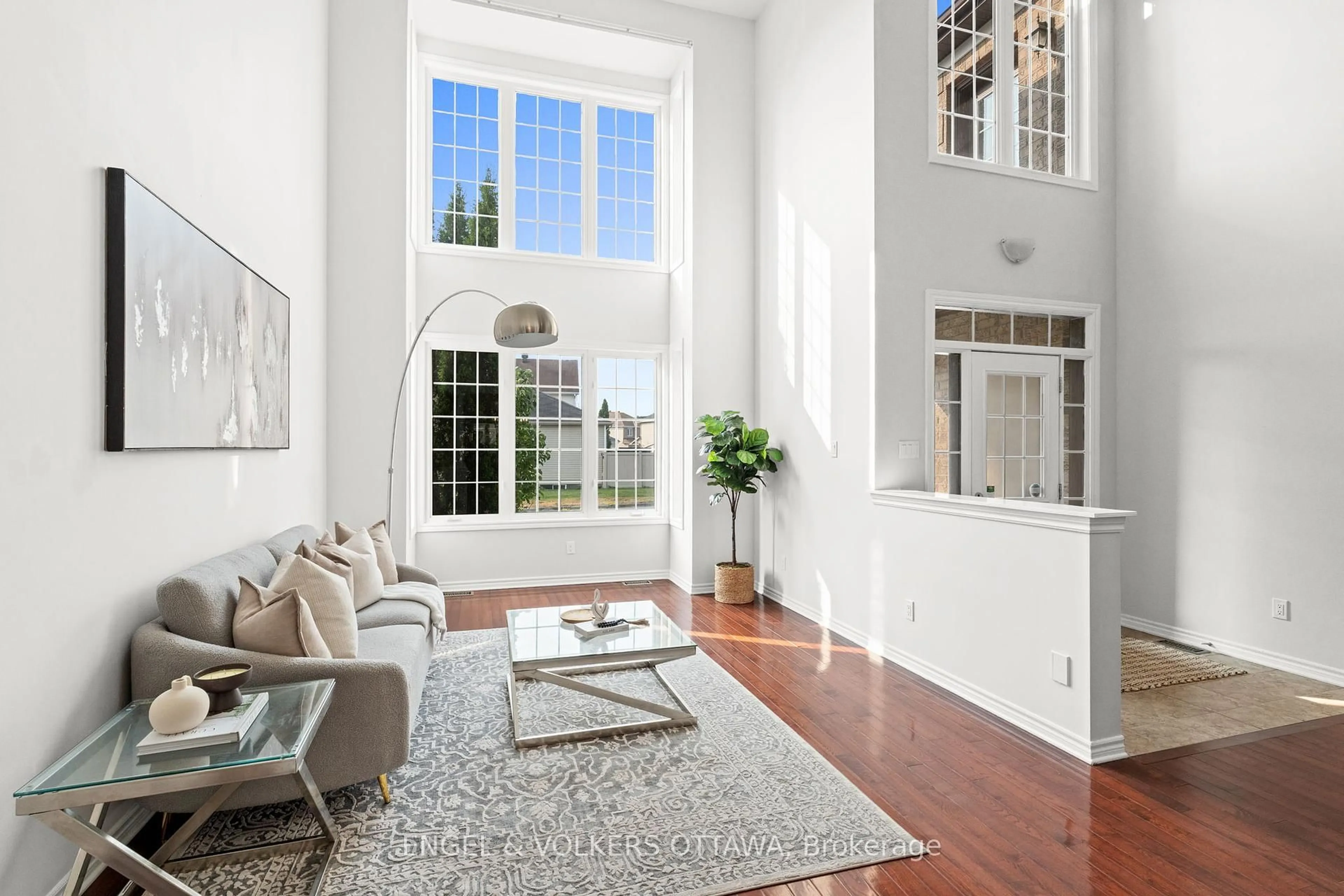 Indoor entryway for 531 Bretby Cres, Ottawa Ontario K2J 5P9