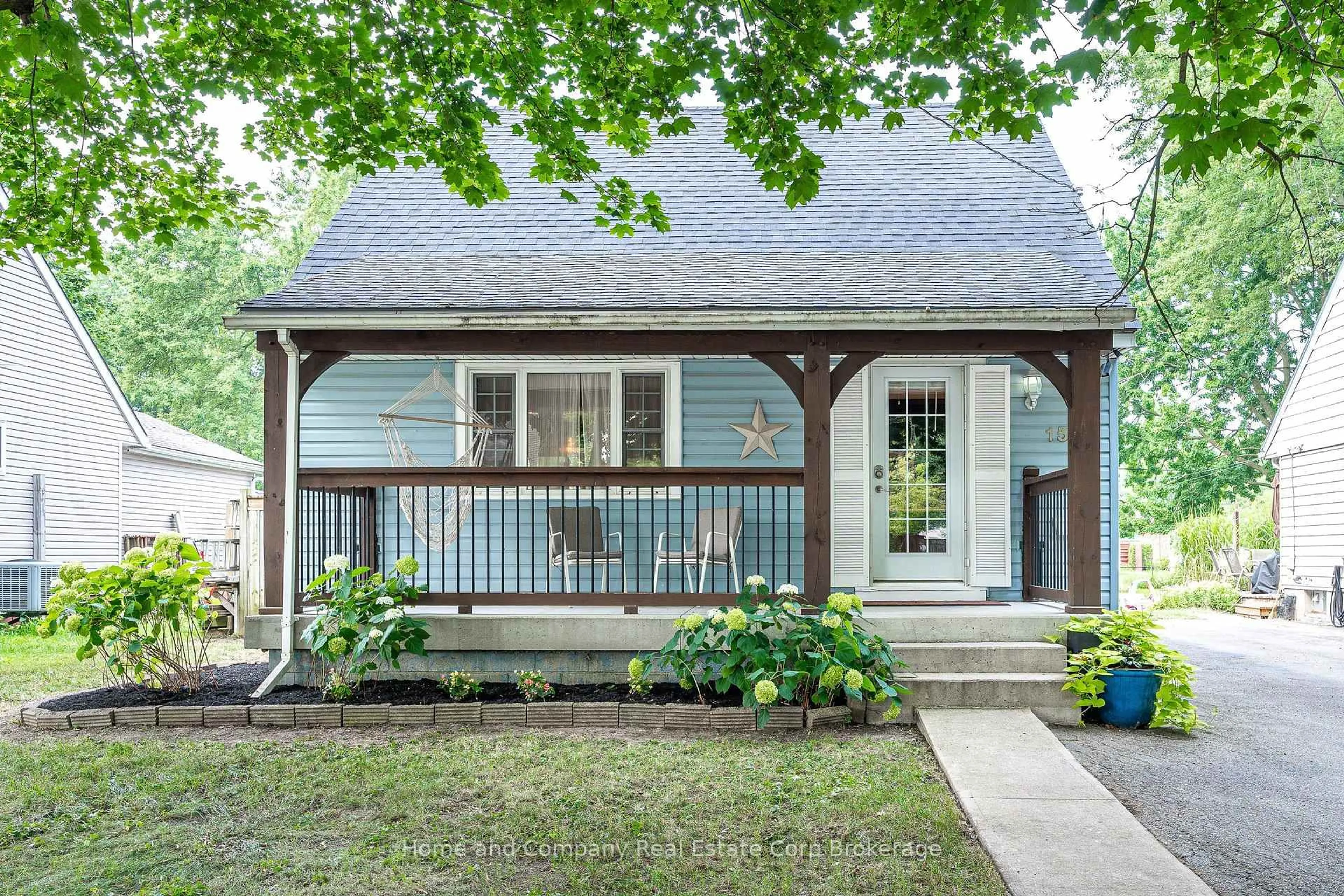 Home with vinyl exterior material, street for 152 Mcnab St, Stratford Ontario N5A 1Z4
