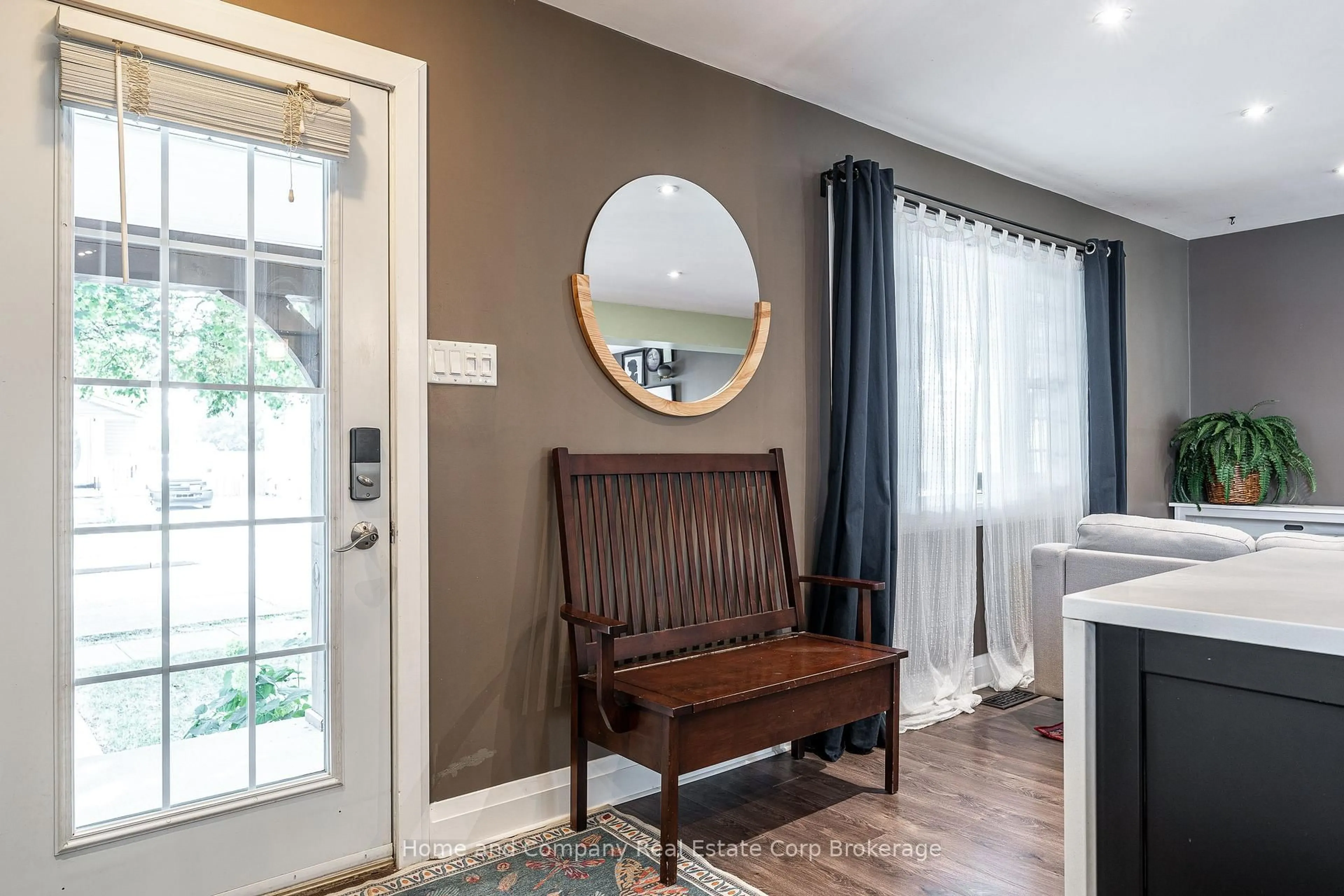 Indoor entryway for 152 Mcnab St, Stratford Ontario N5A 1Z4