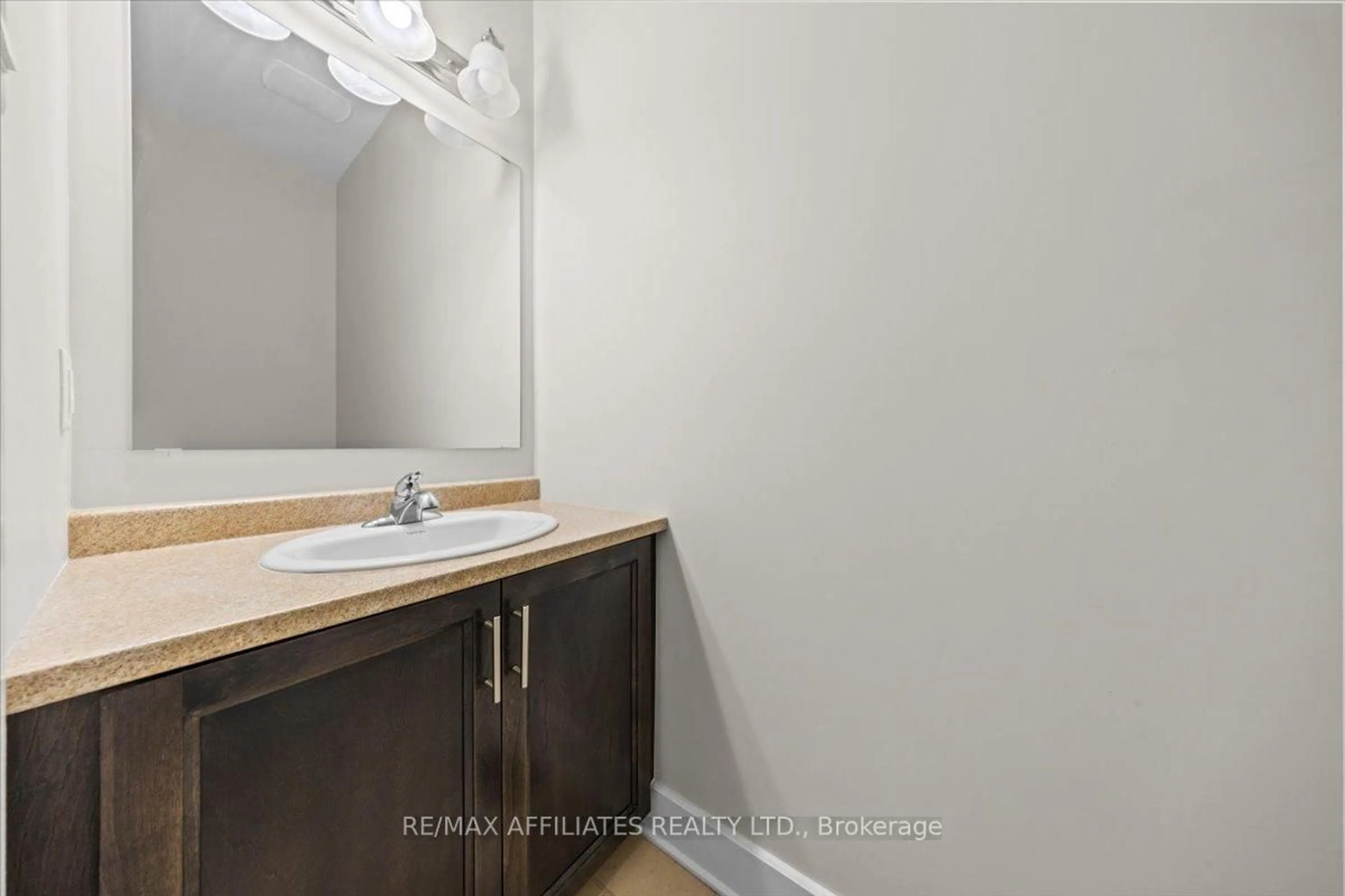 Standard bathroom, unknown for 102 Hurdis Way, Carleton Place Ontario K7C 0L5