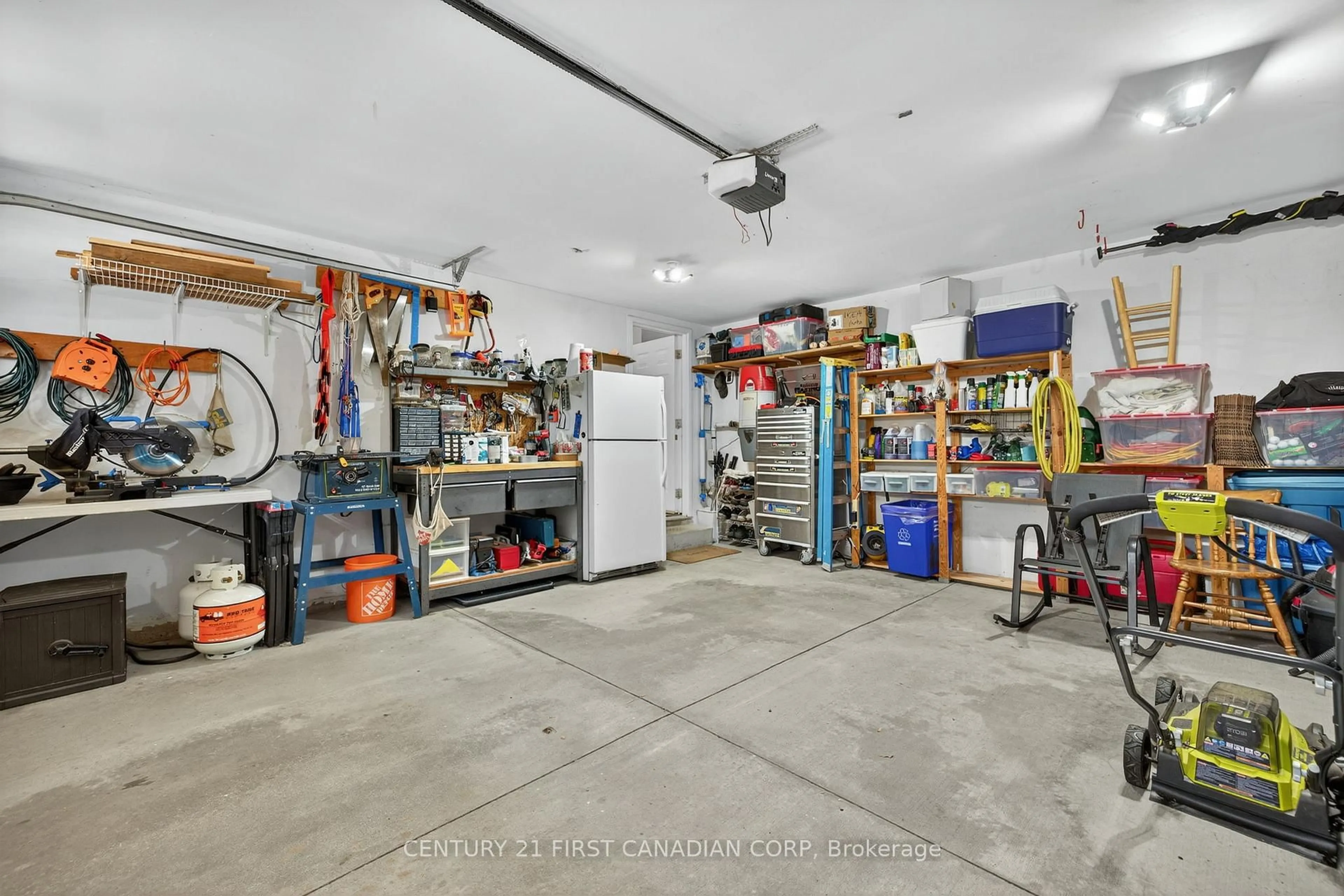 Indoor garage for 801 North Leaksdale Circ, London South Ontario N6M 1L9