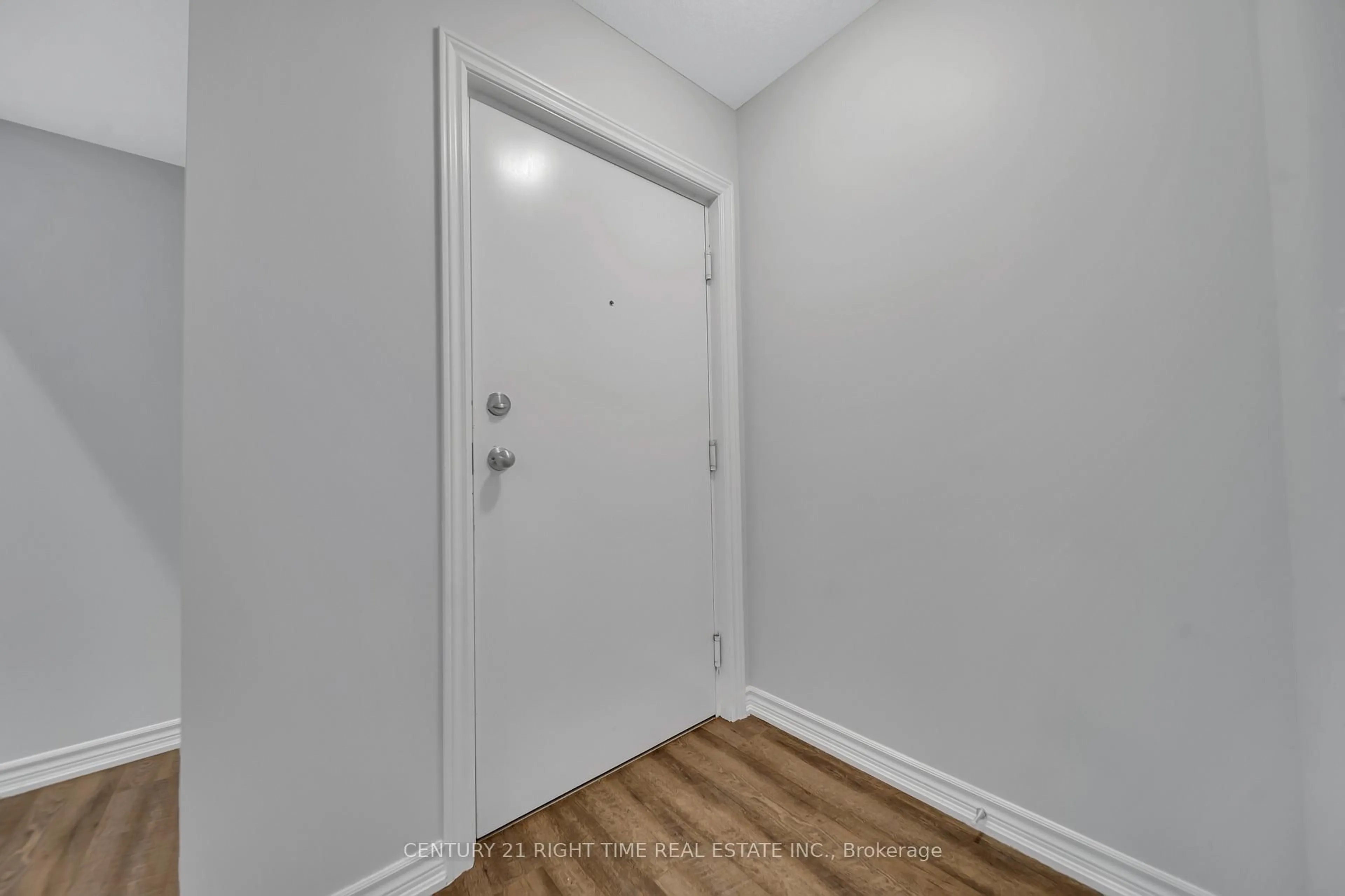 Indoor entryway for 235 Chapel Hill Dr #11, Kitchener Ontario N2R 1N3