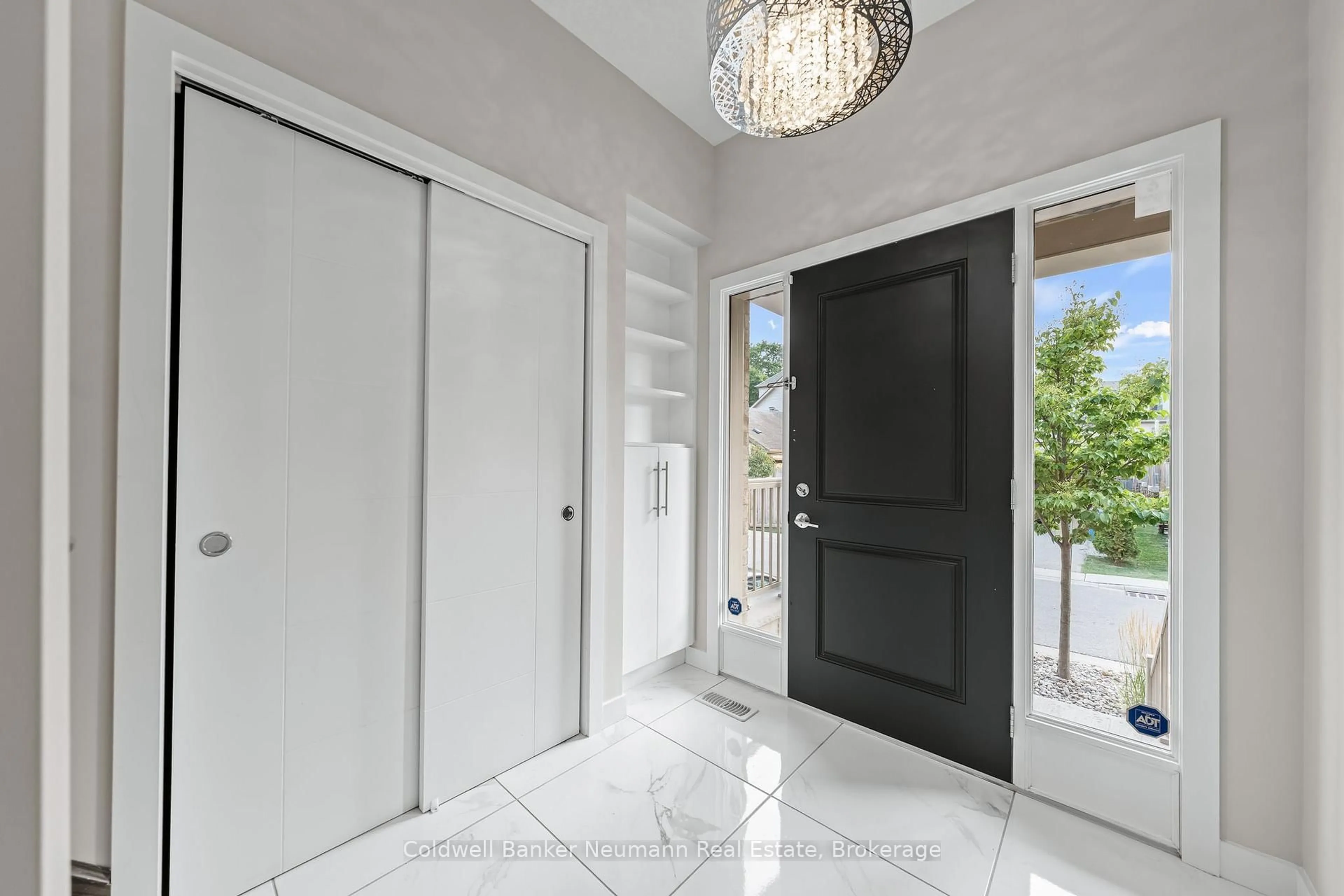Indoor entryway for 72 York Rd #4, Guelph Ontario N1E 0M3