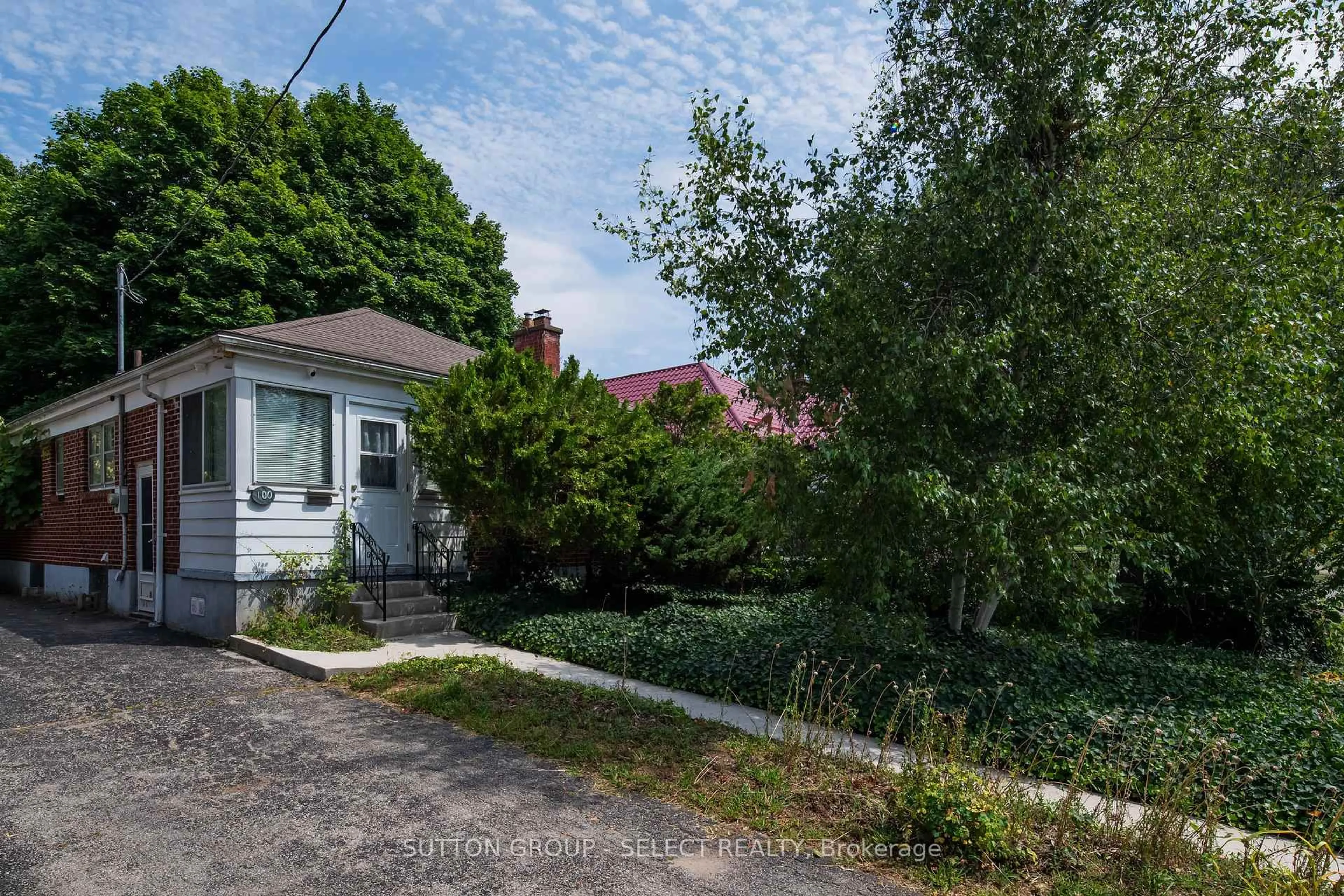 Unknown for 100 Madison Ave, London East Ontario N5Z 2P4