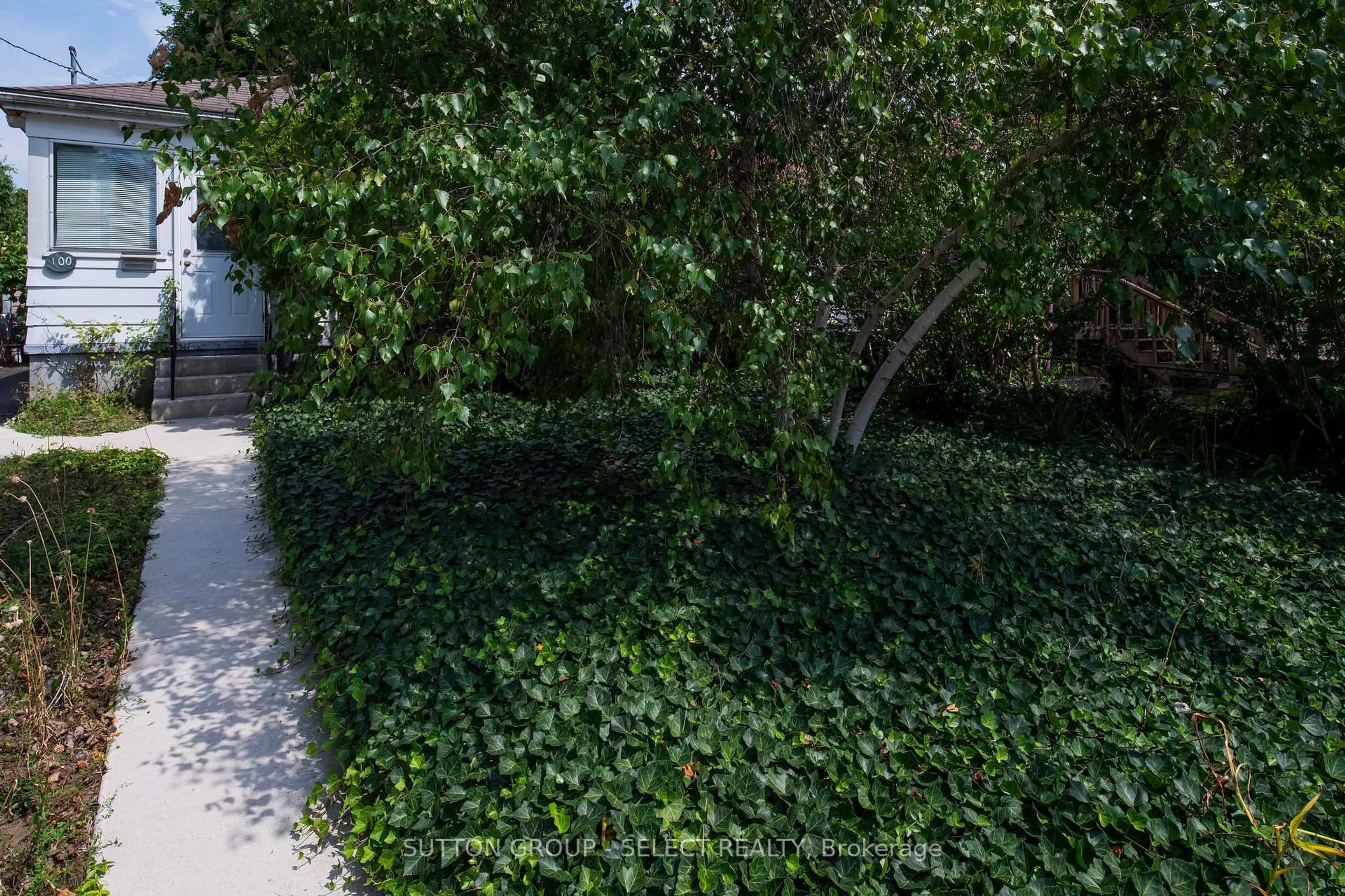 Patio, street for 100 Madison Ave, London East Ontario N5Z 2P4