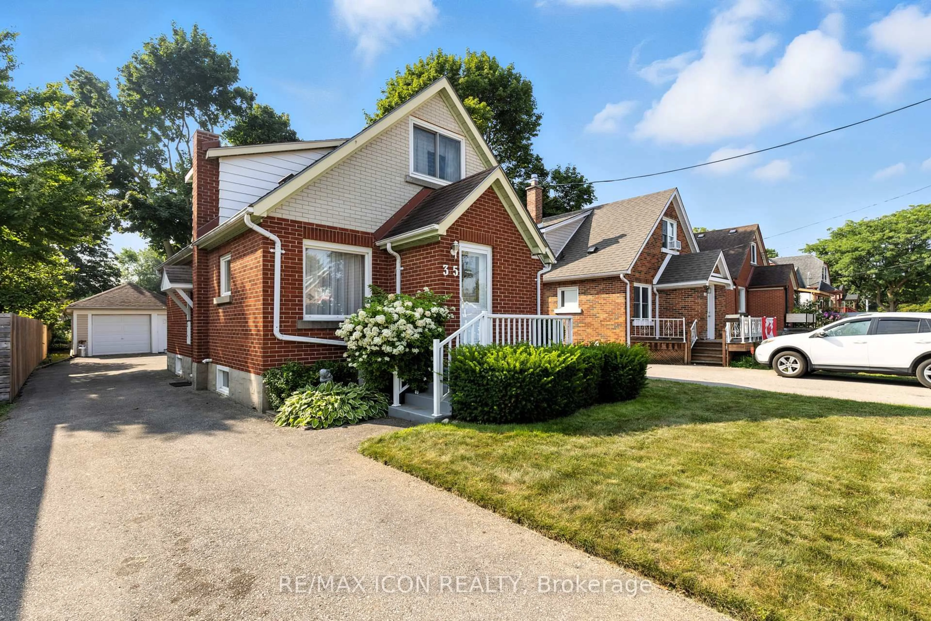 Home with brick exterior material, street for 35 Grenville Ave, Kitchener Ontario N2G 3S3