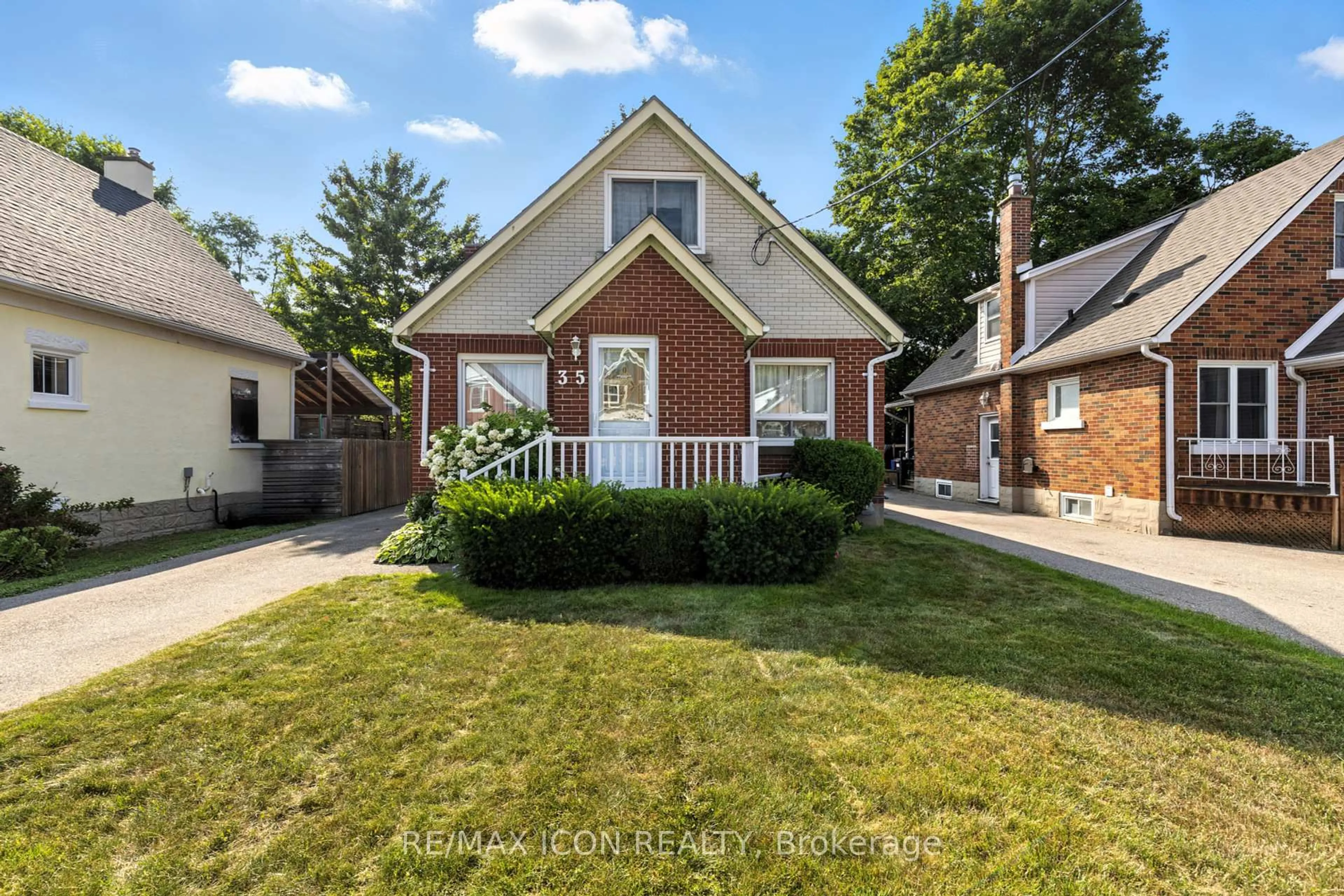 Home with brick exterior material, street for 35 Grenville Ave, Kitchener Ontario N2G 3S3