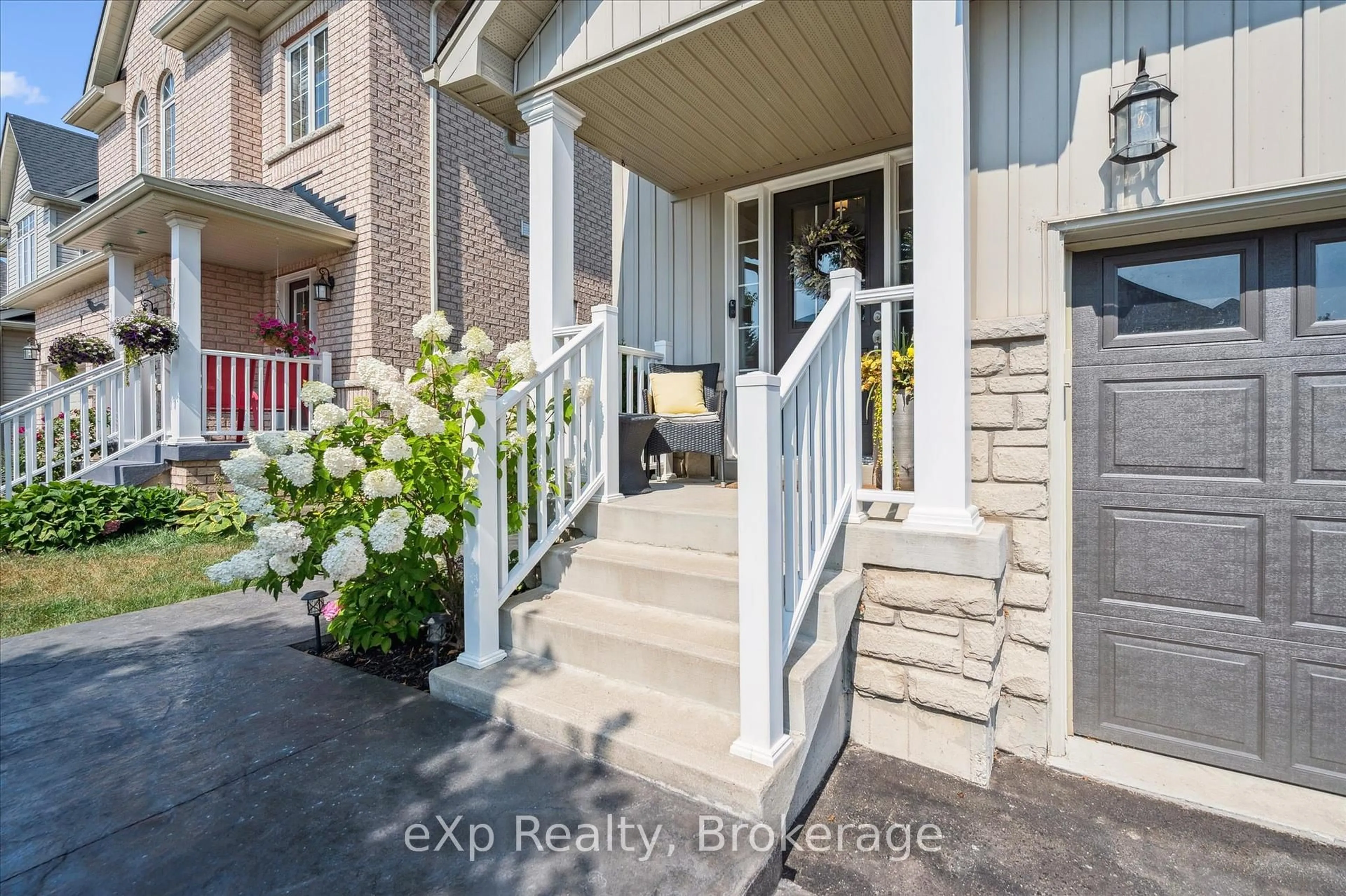 Indoor entryway for 15 Ryan St, Centre Wellington Ontario N1M 0C9