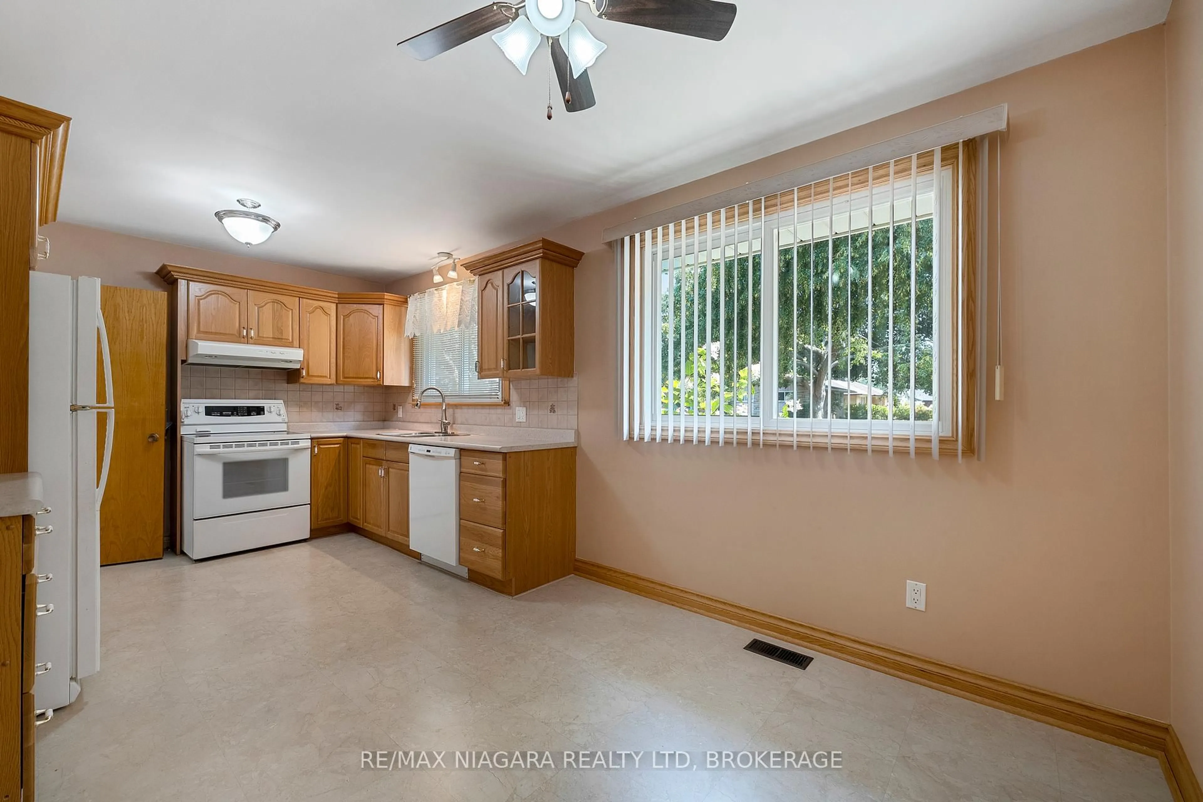 Unknown for 63 Trelawne Dr, St. Catharines Ontario L2M 2H1