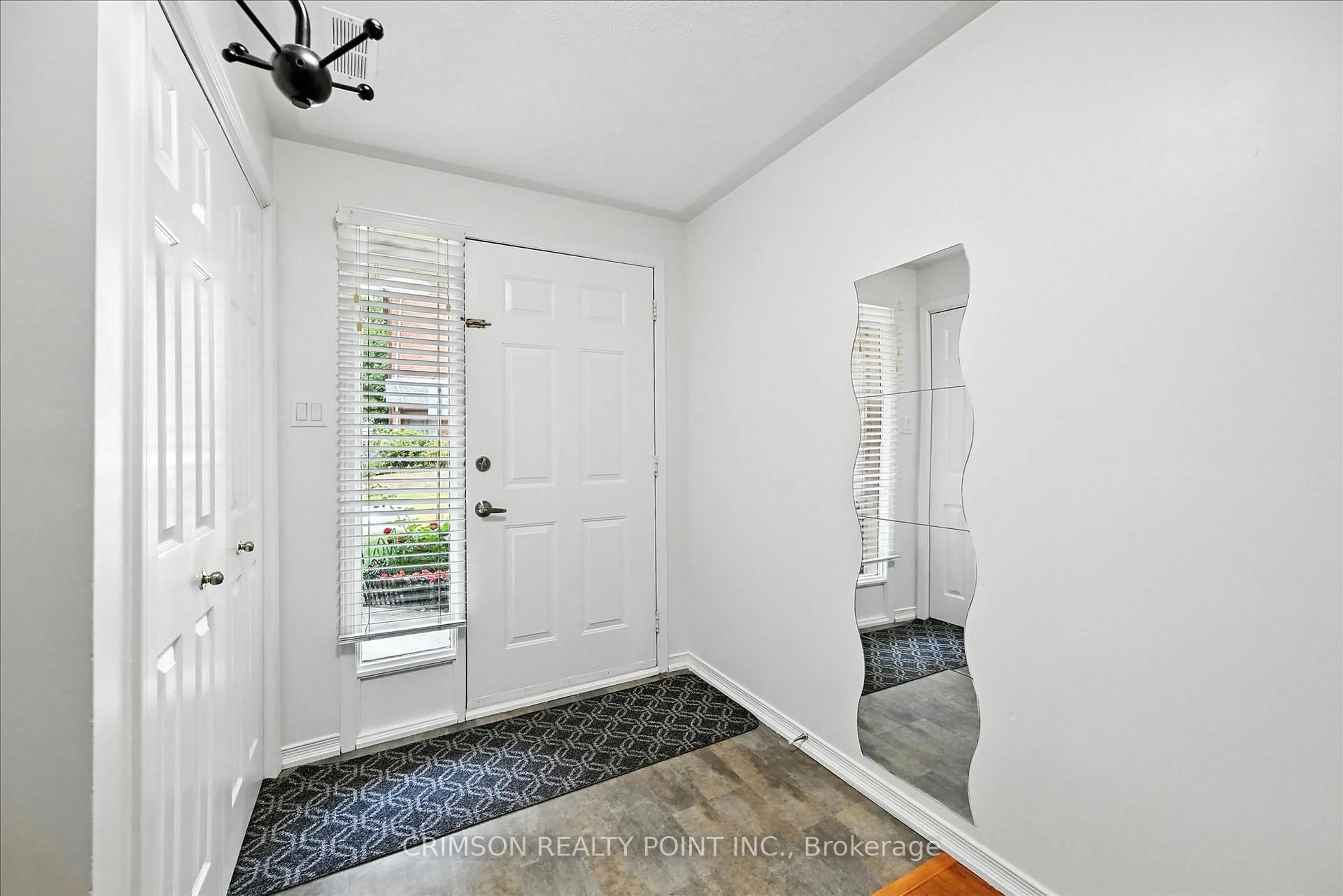 Indoor entryway for 72 Stone Church Rd #47, Hamilton Ontario L9B 2H8