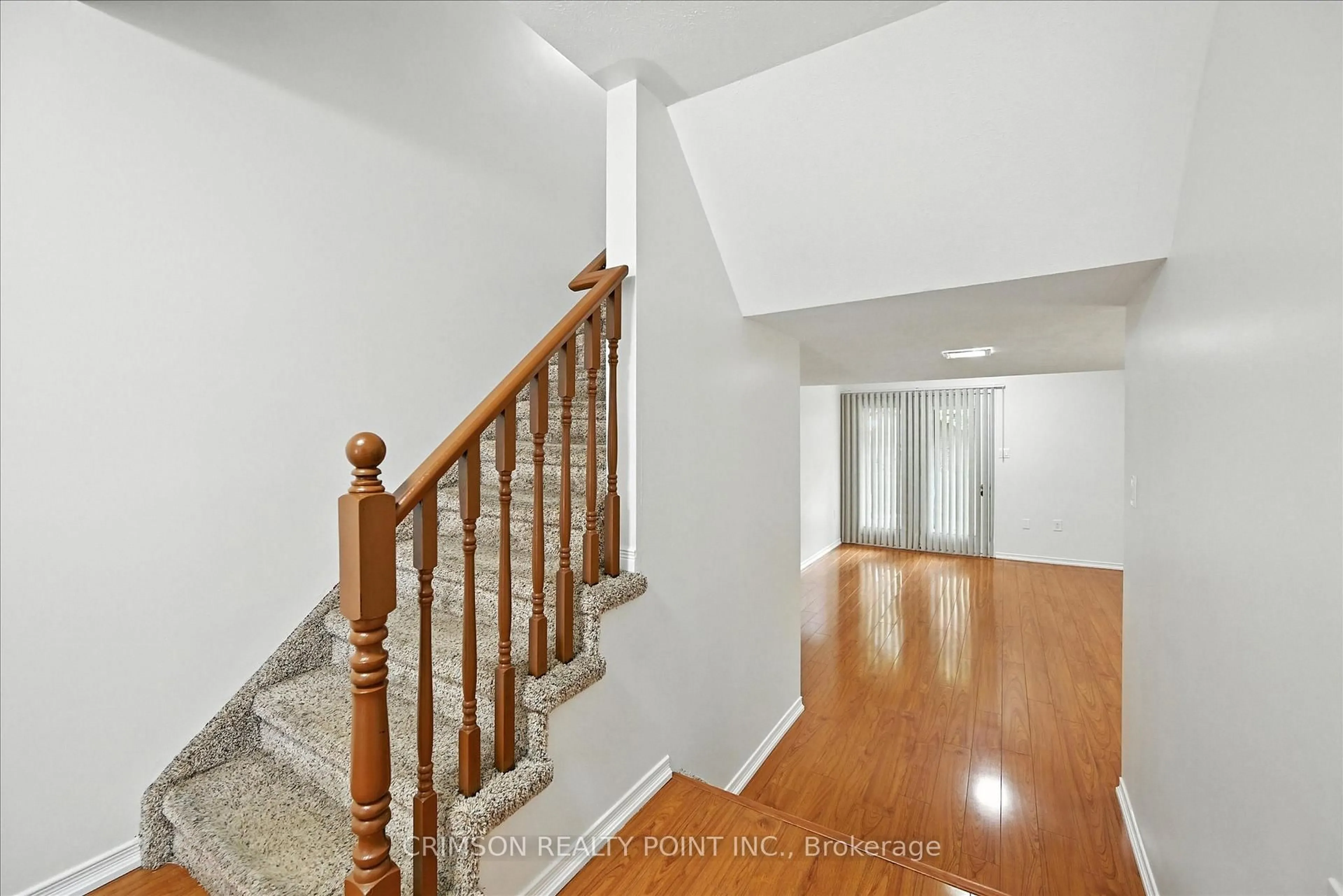 Indoor foyer for 72 Stone Church Rd #47, Hamilton Ontario L9B 2H8