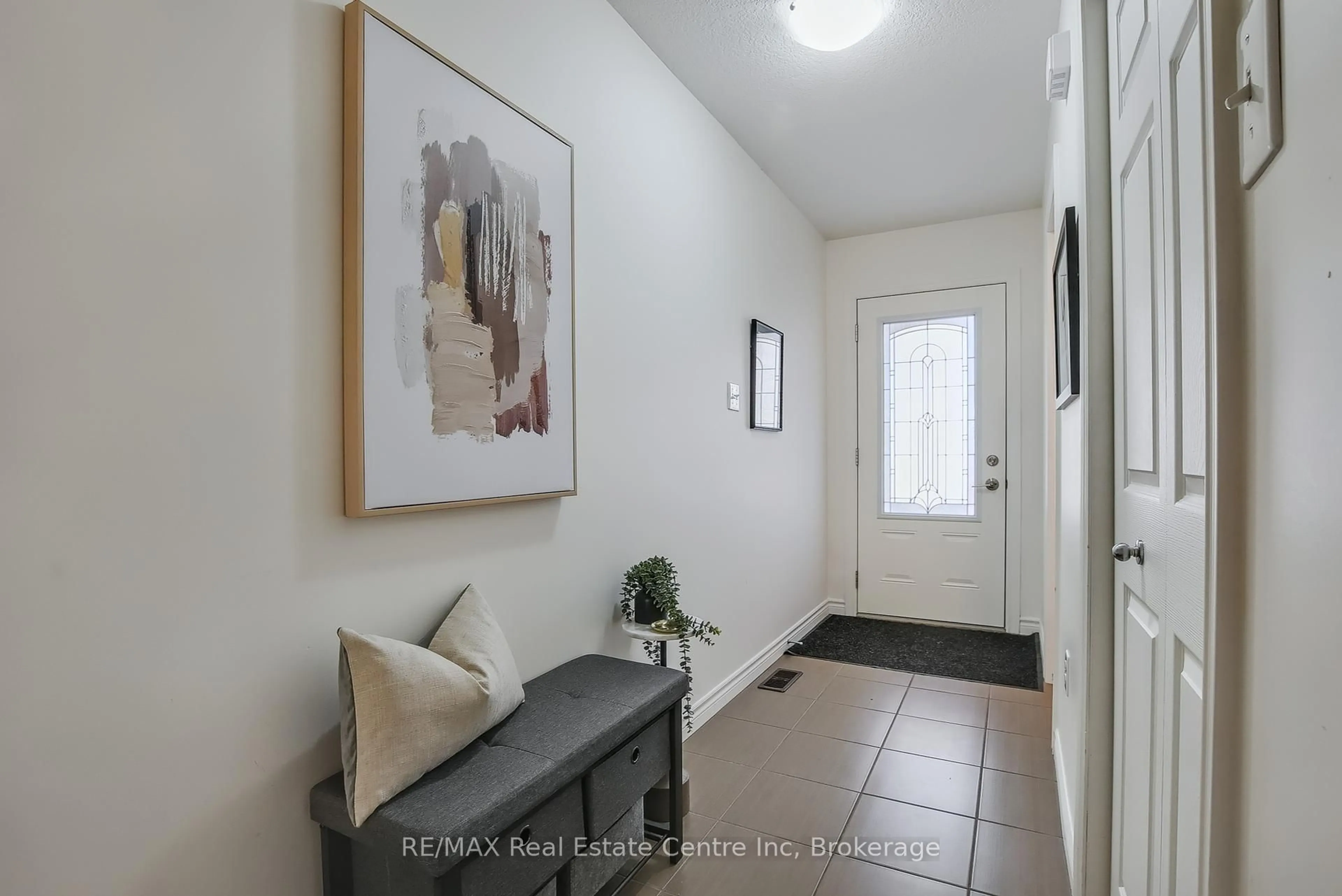 Indoor entryway for 81 Mussen St, Guelph Ontario N1E 0K2