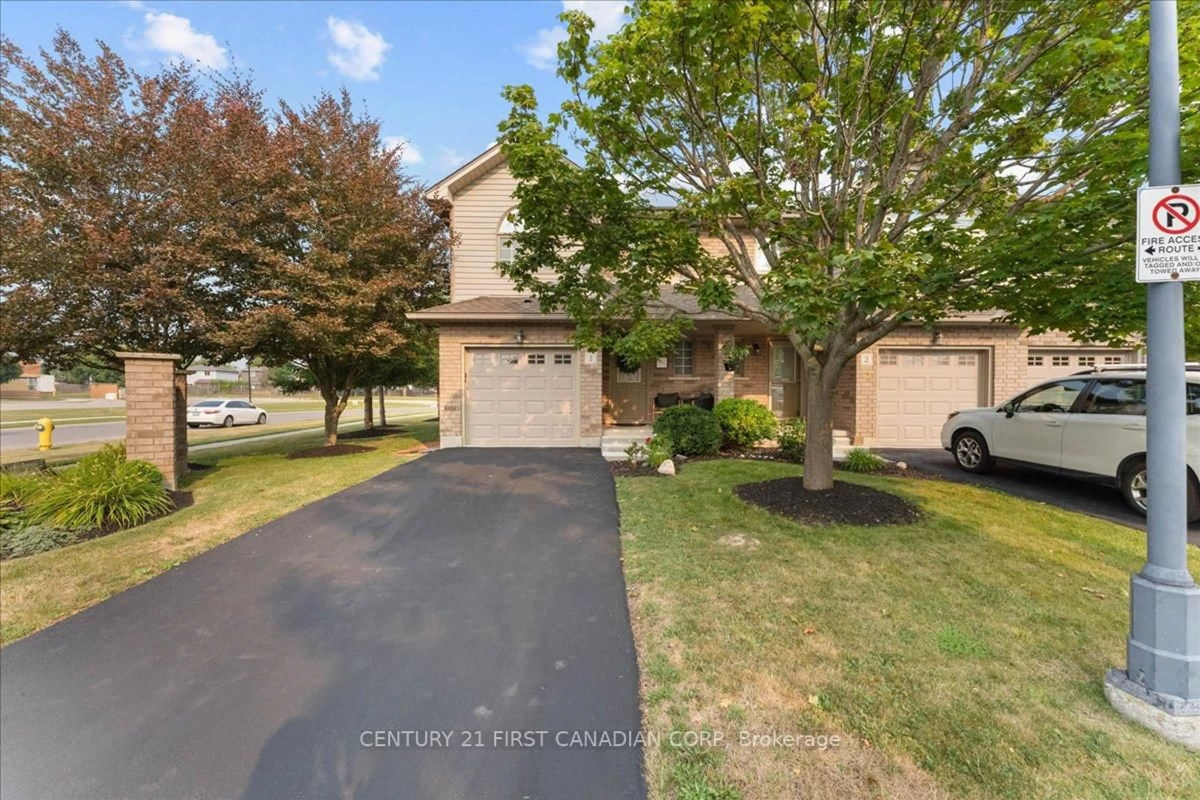 A pic from outside/outdoor area/front of a property/back of a property/a pic from drone, street for 40 Braemar Ave #1, Haldimand Ontario N3W 2N1