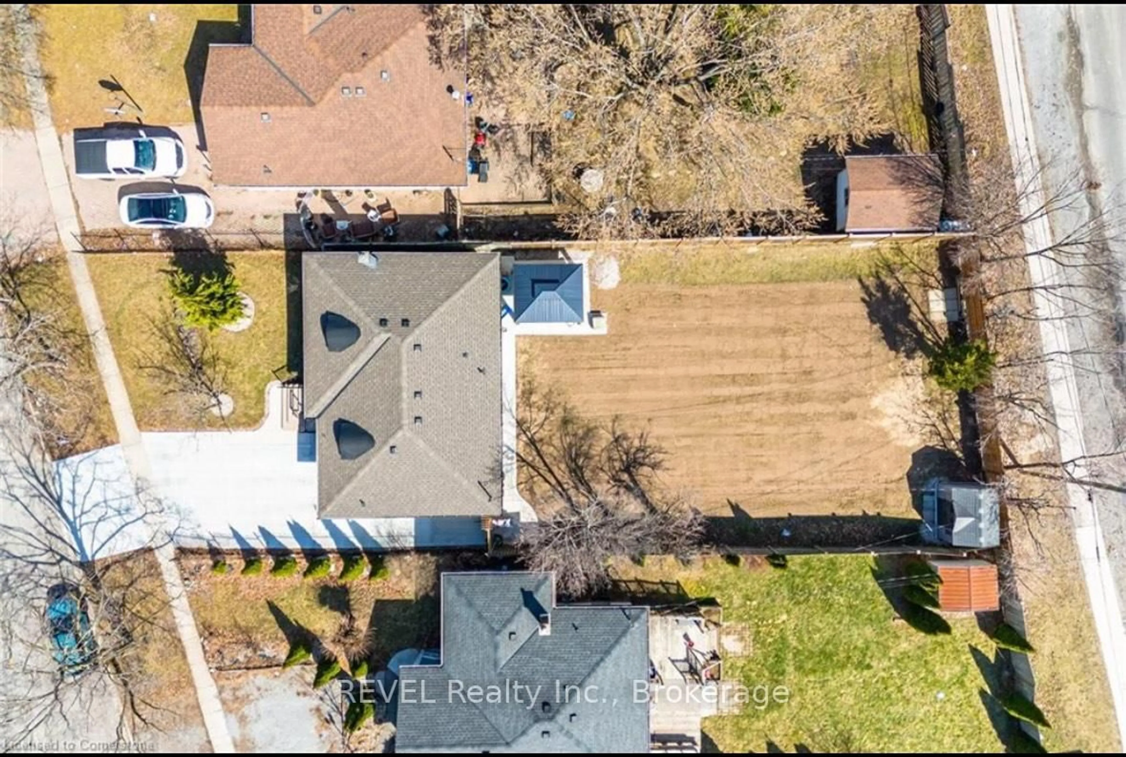 A pic from outside/outdoor area/front of a property/back of a property/a pic from drone, street for 26 Hillgarden Rd, St. Catharines Ontario L2T 2W6