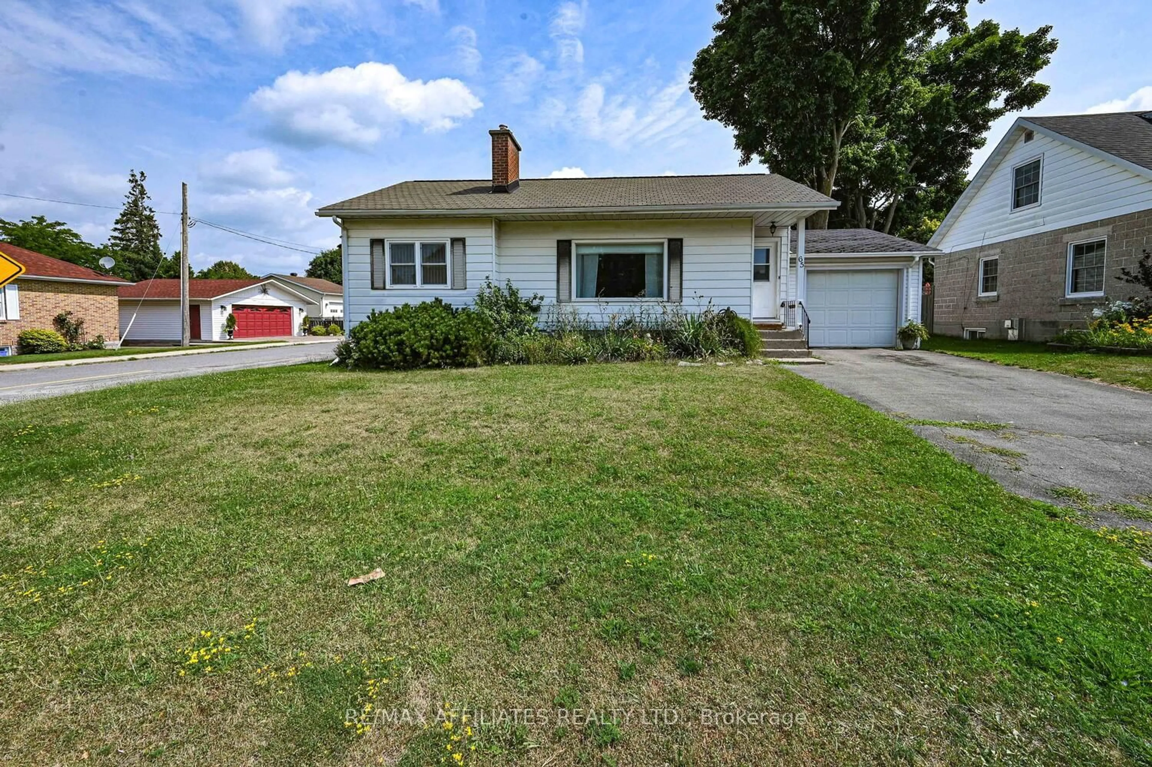 A pic from outside/outdoor area/front of a property/back of a property/a pic from drone, street for 65 JASPER Ave, Smiths Falls Ontario K7A 4C7