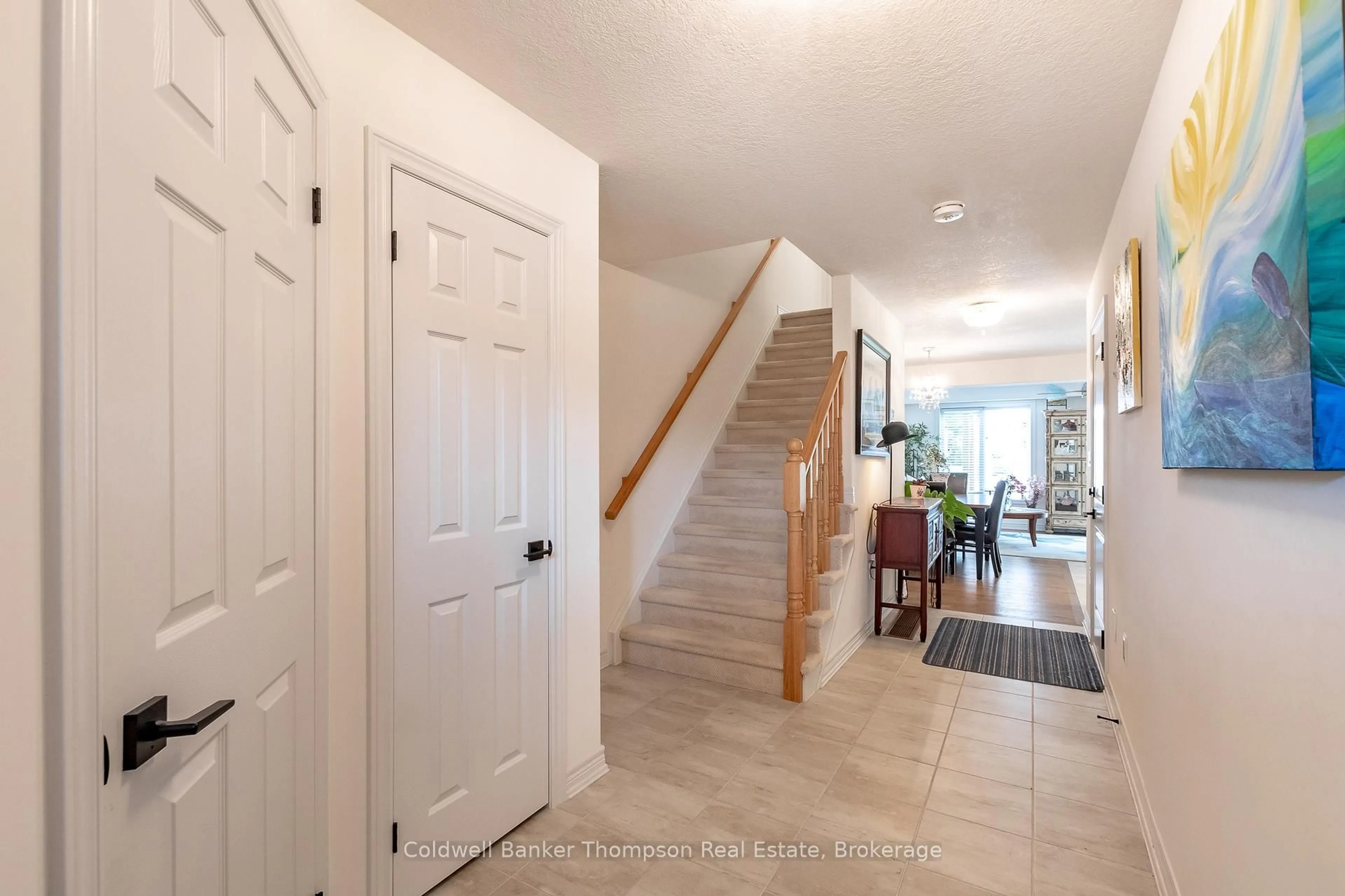 Indoor entryway for 7 Kelsey Madison Crt, Huntsville Ontario P1H 0E2