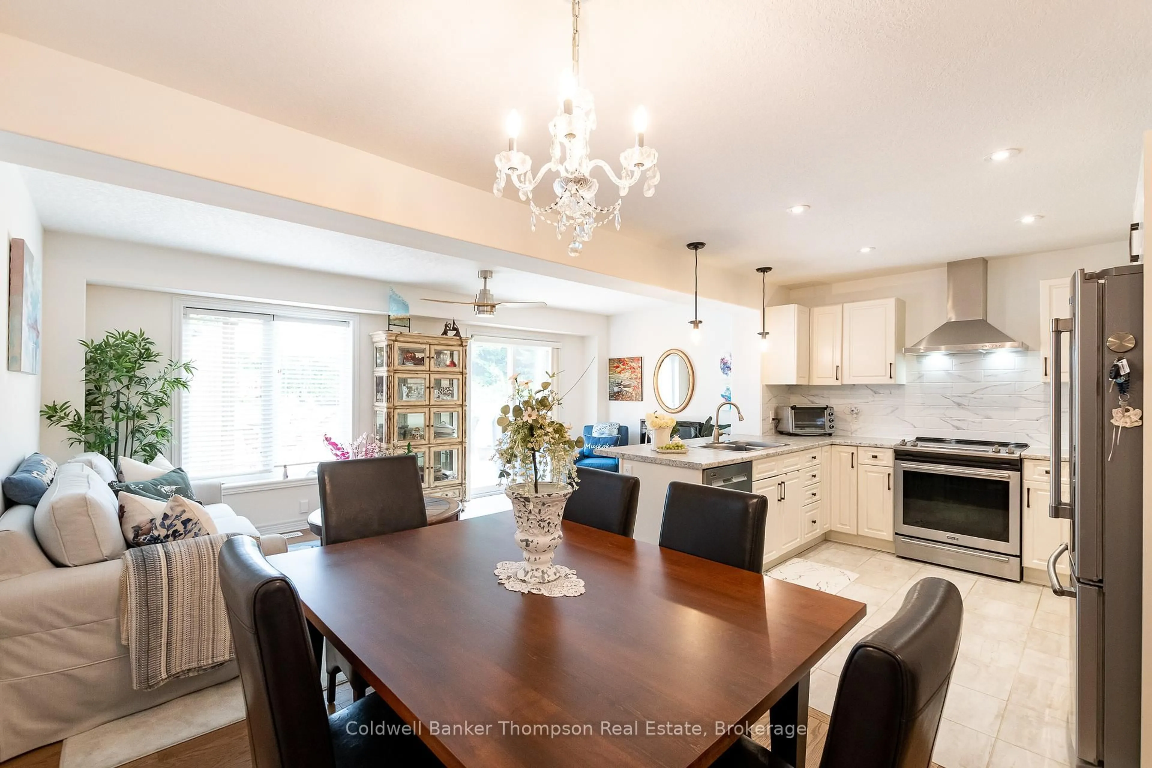Open concept kitchen, unknown for 7 Kelsey Madison Crt, Huntsville Ontario P1H 0E2