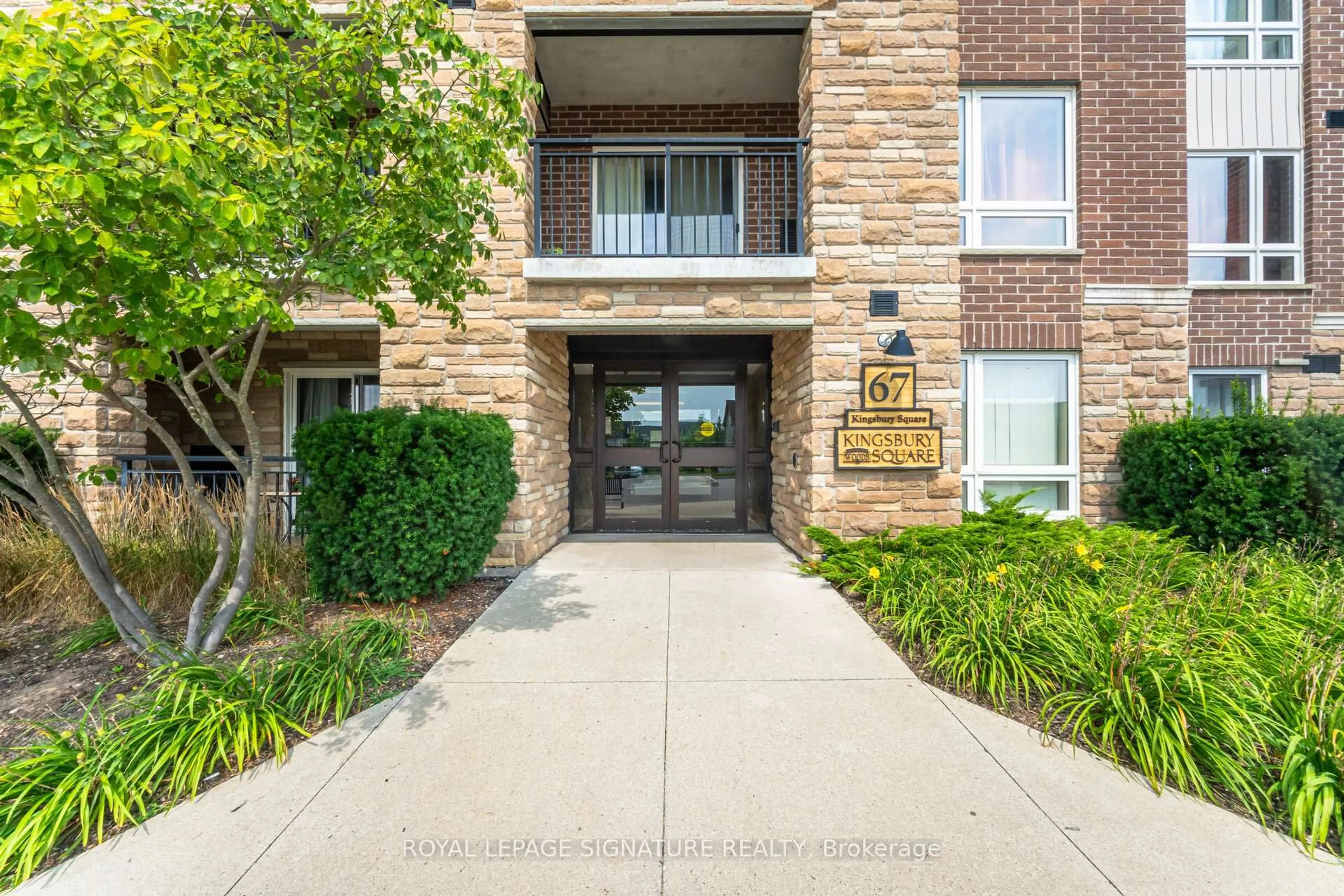 Indoor foyer for 67 Kingsbury Sq #111, Guelph Ontario N1L 0L3