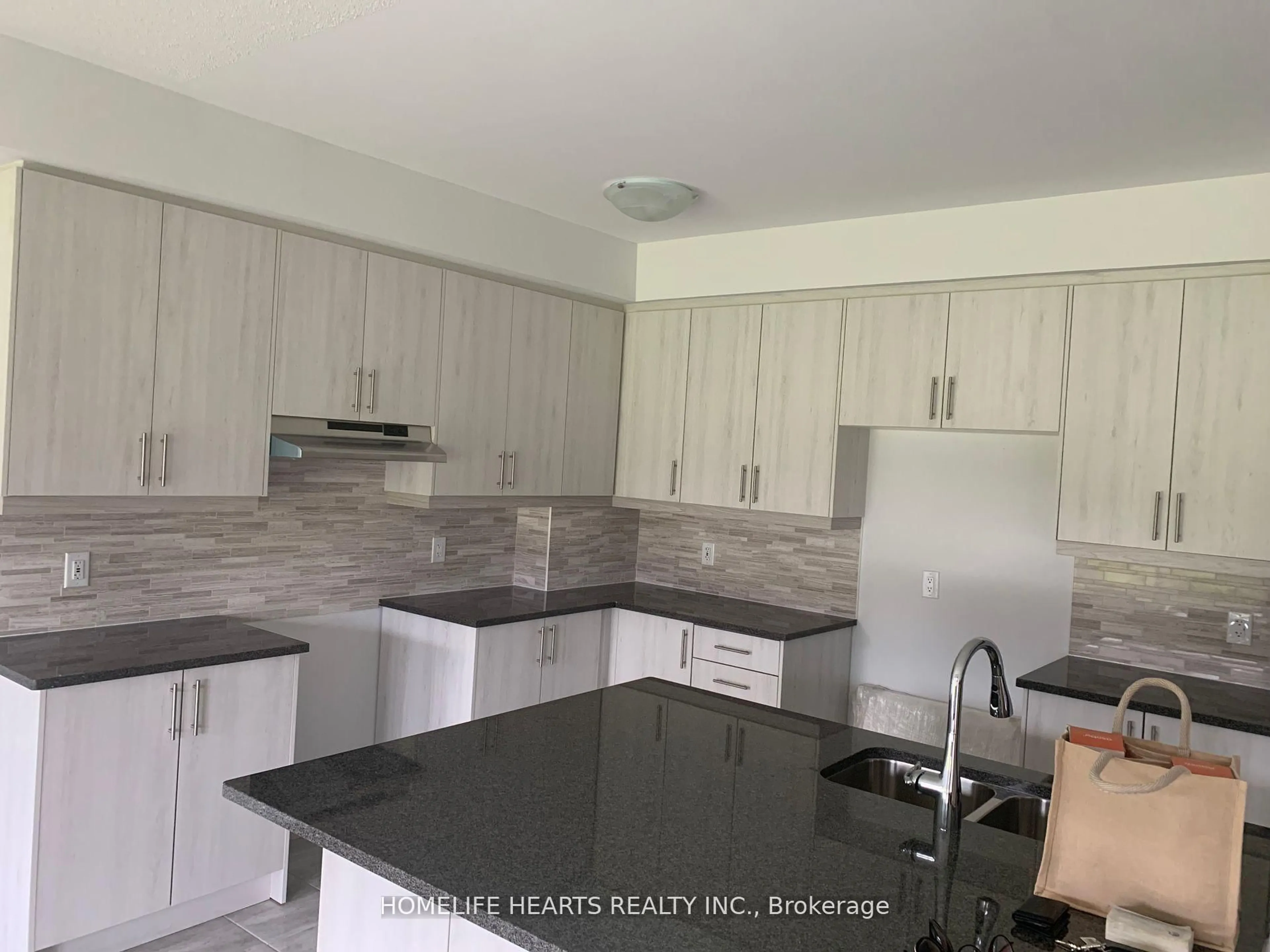 Open concept kitchen, ceramic/tile floor for 15 Admiral Rd, Welland Ontario L3B 0H3