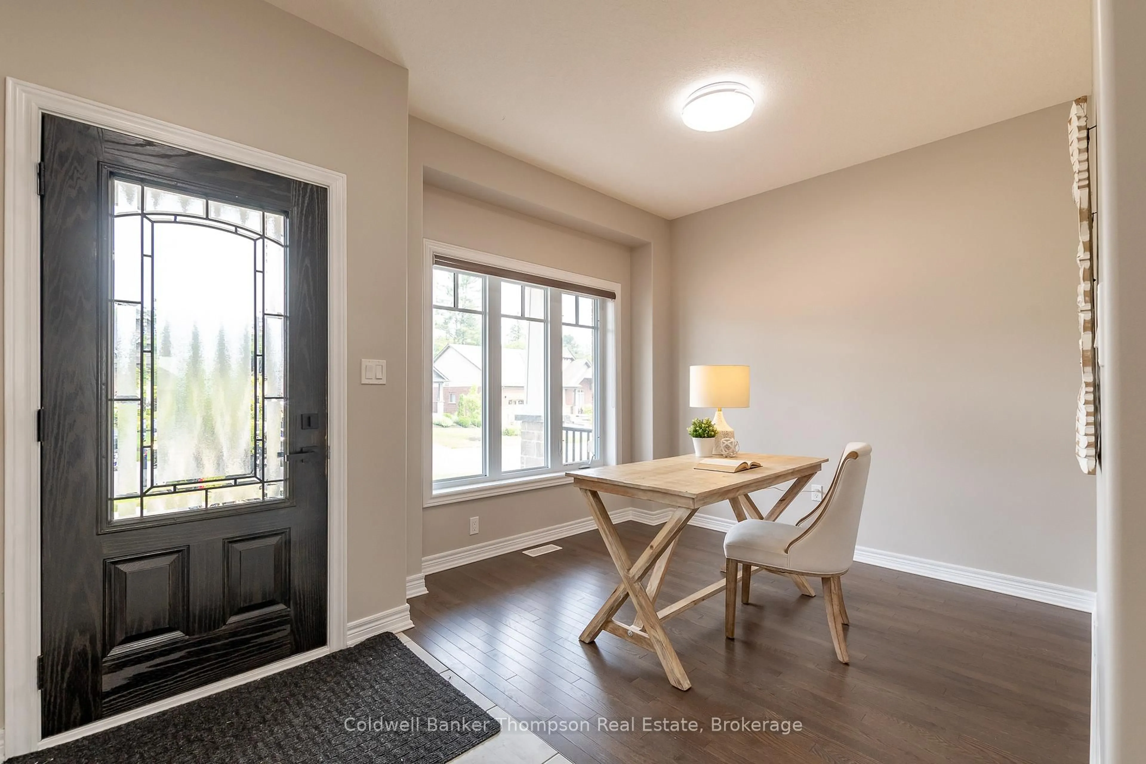 Indoor entryway for 27 Woodstream Dr, Huntsville Ontario P1H 0B7