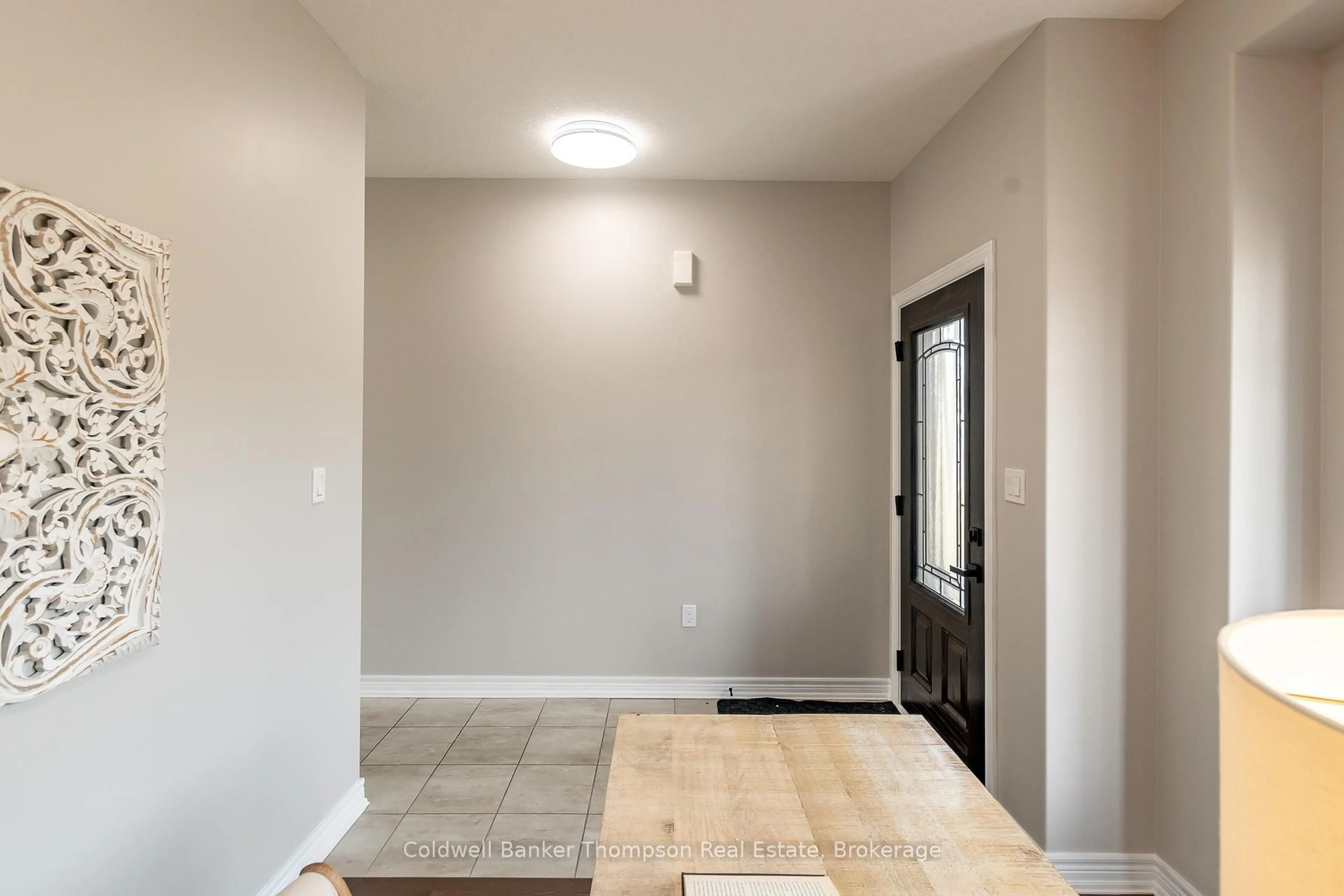 Indoor entryway for 27 Woodstream Dr, Huntsville Ontario P1H 0B7