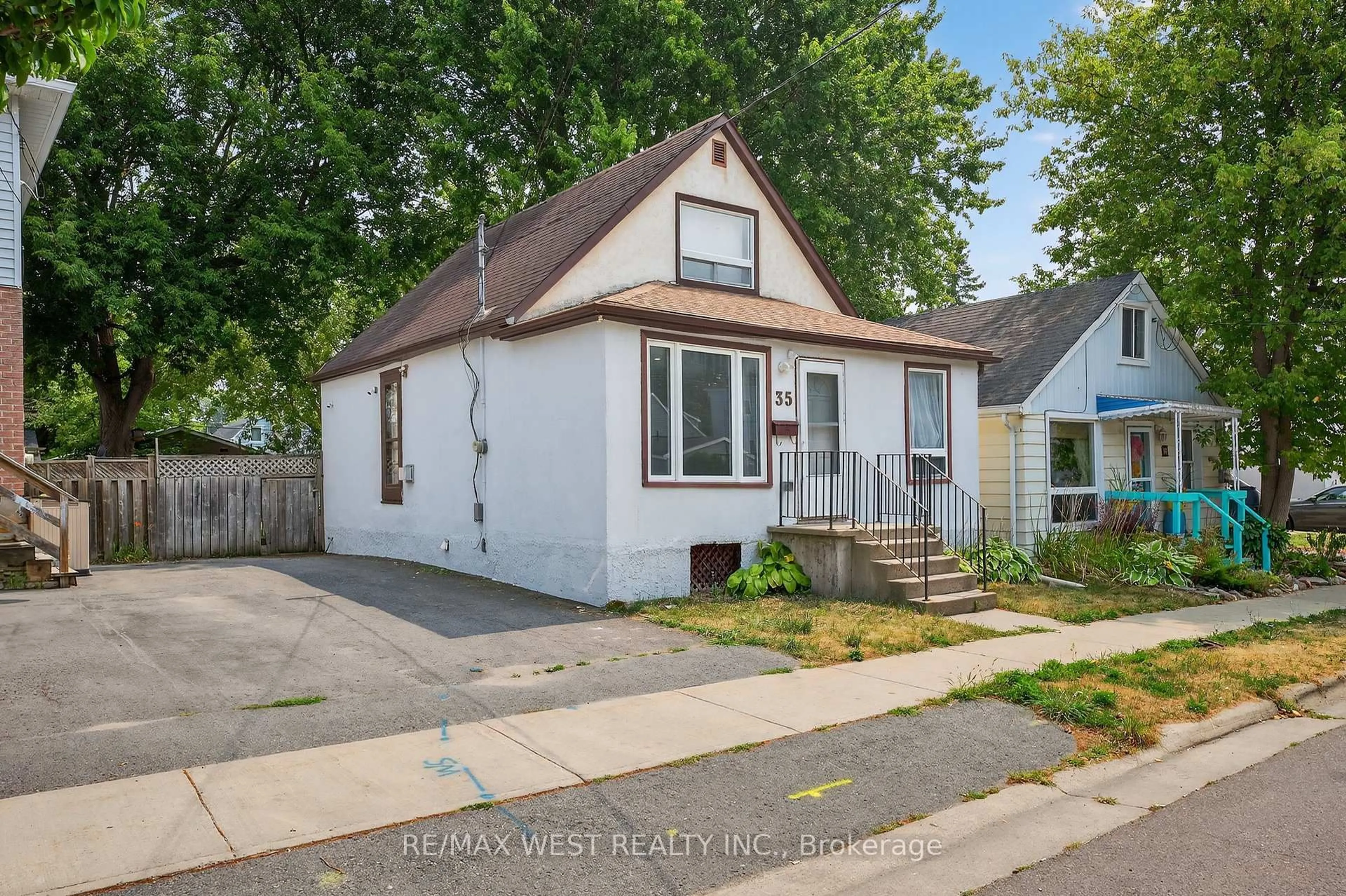 Home with vinyl exterior material, street for 35 Kingscourt Ave, Kingston Ontario K7K 4N6