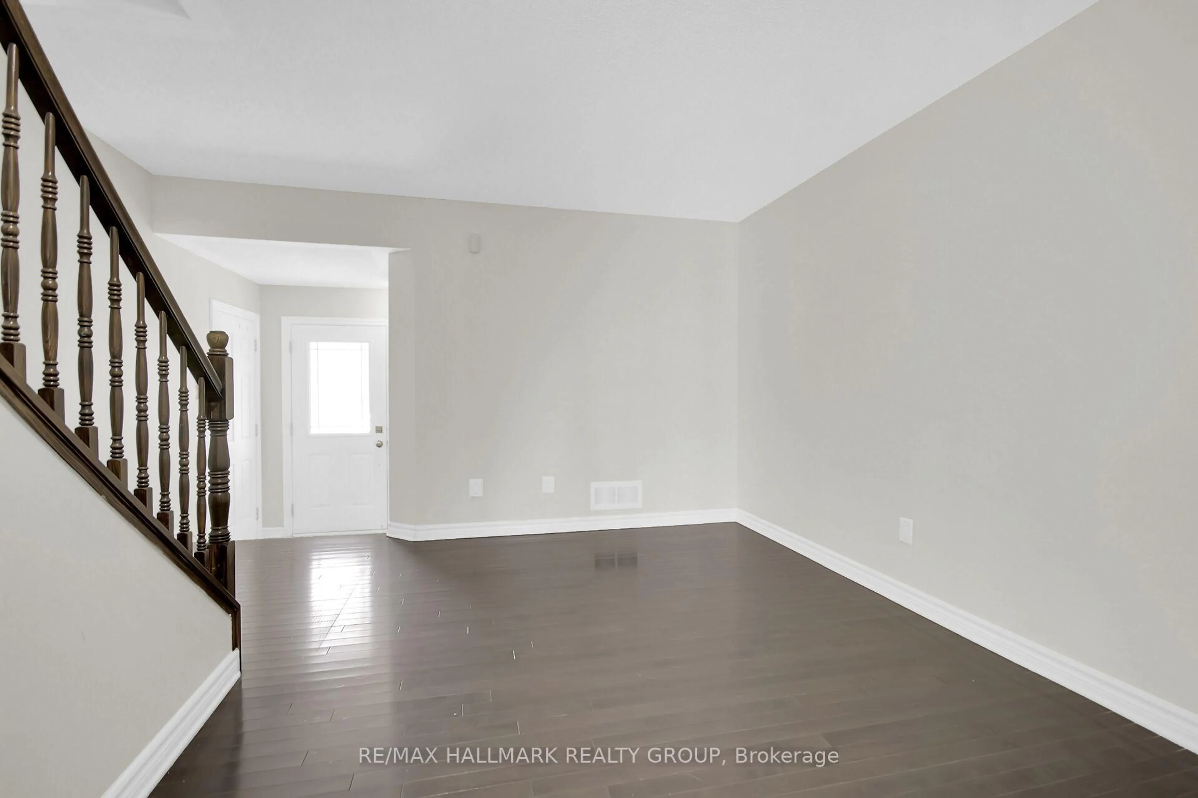 A pic of a room for 418 Temiskaming Cres, Ottawa Ontario K2J 0V4