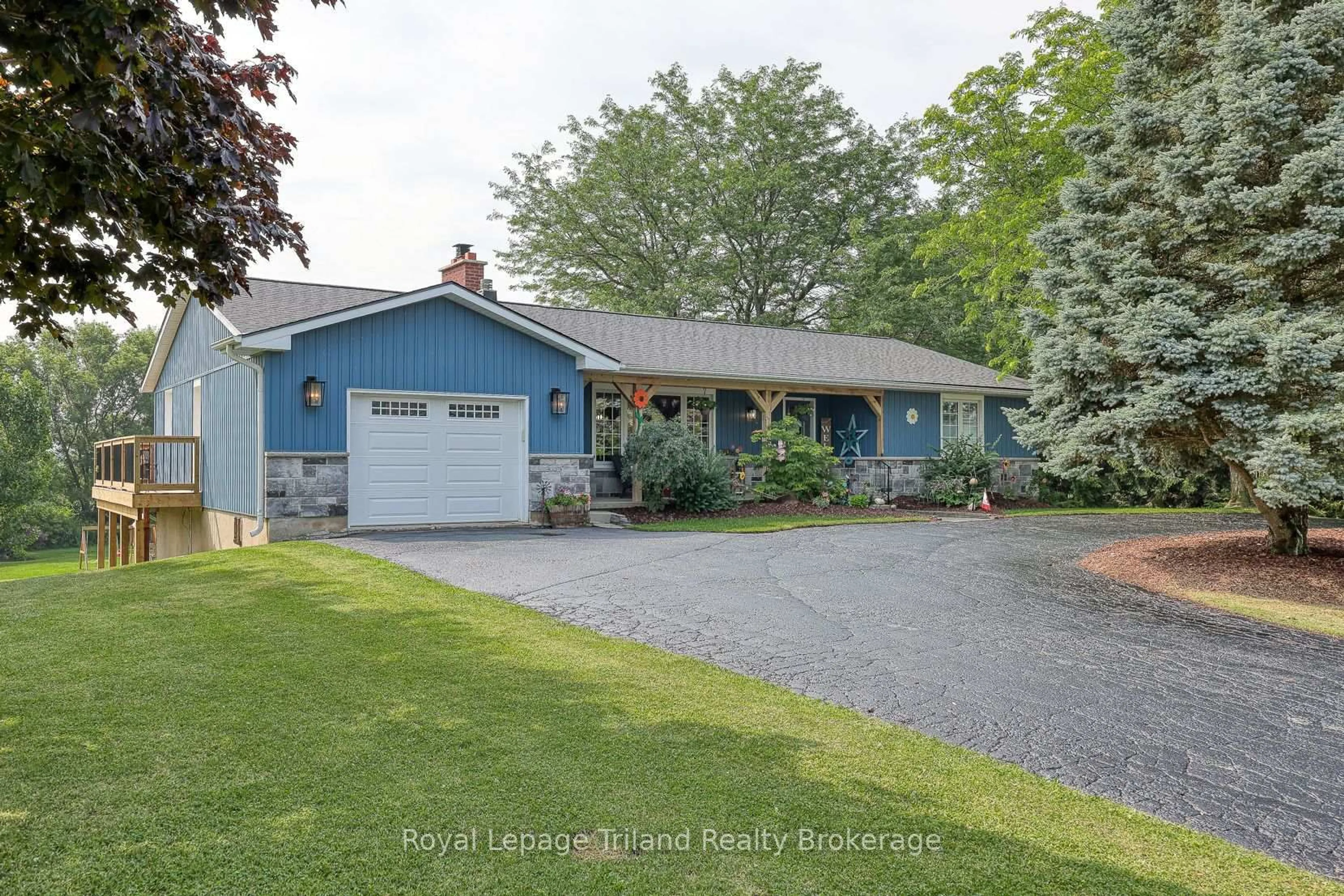 Home with vinyl exterior material, street for 484816 Sweaburg Rd, South-West Oxford Ontario N4S 7V6